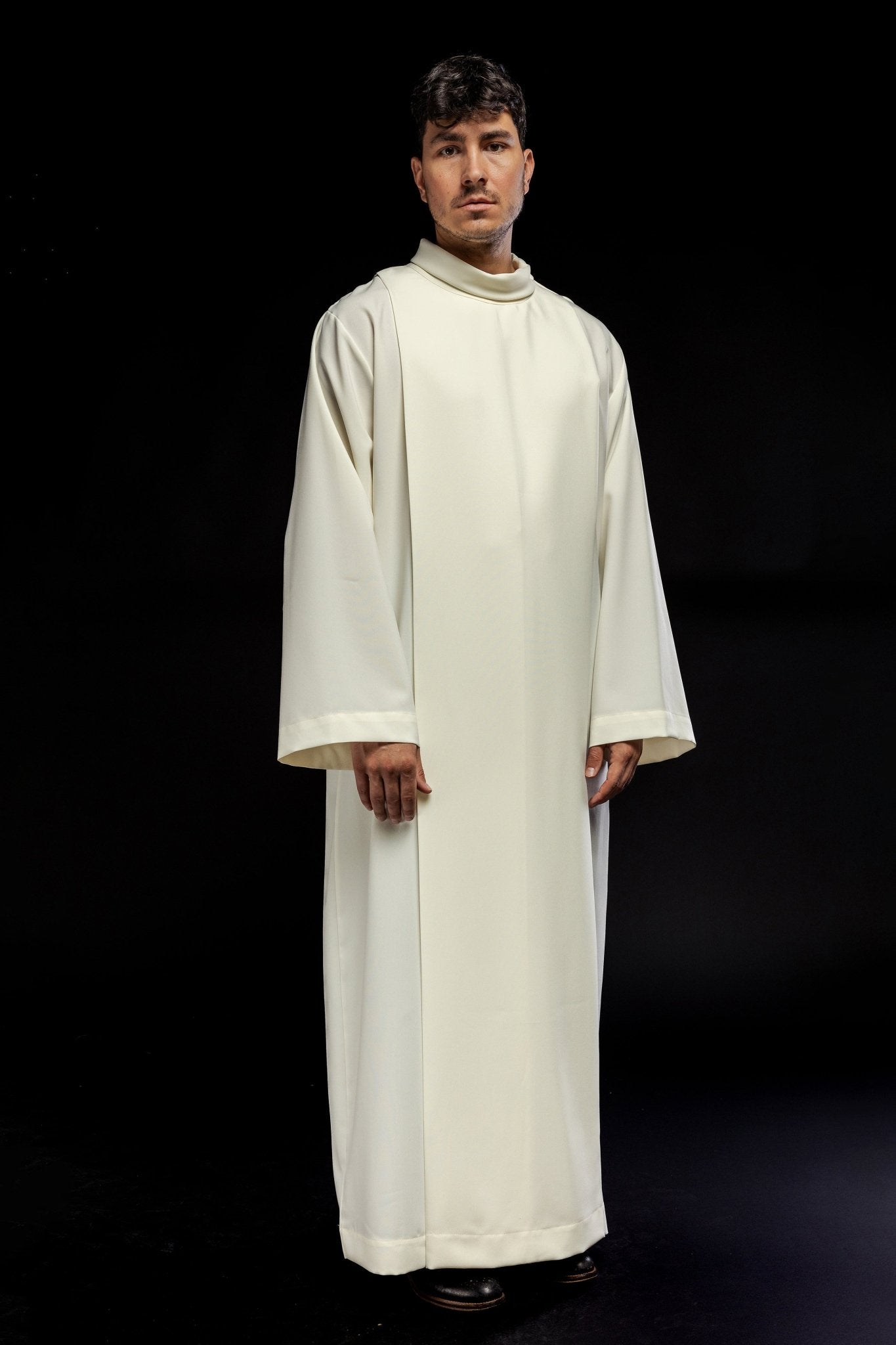Robe de prêtre unie à col roulé KAB/022/05/12 135cm/164cm - CHASUBLES.FR
