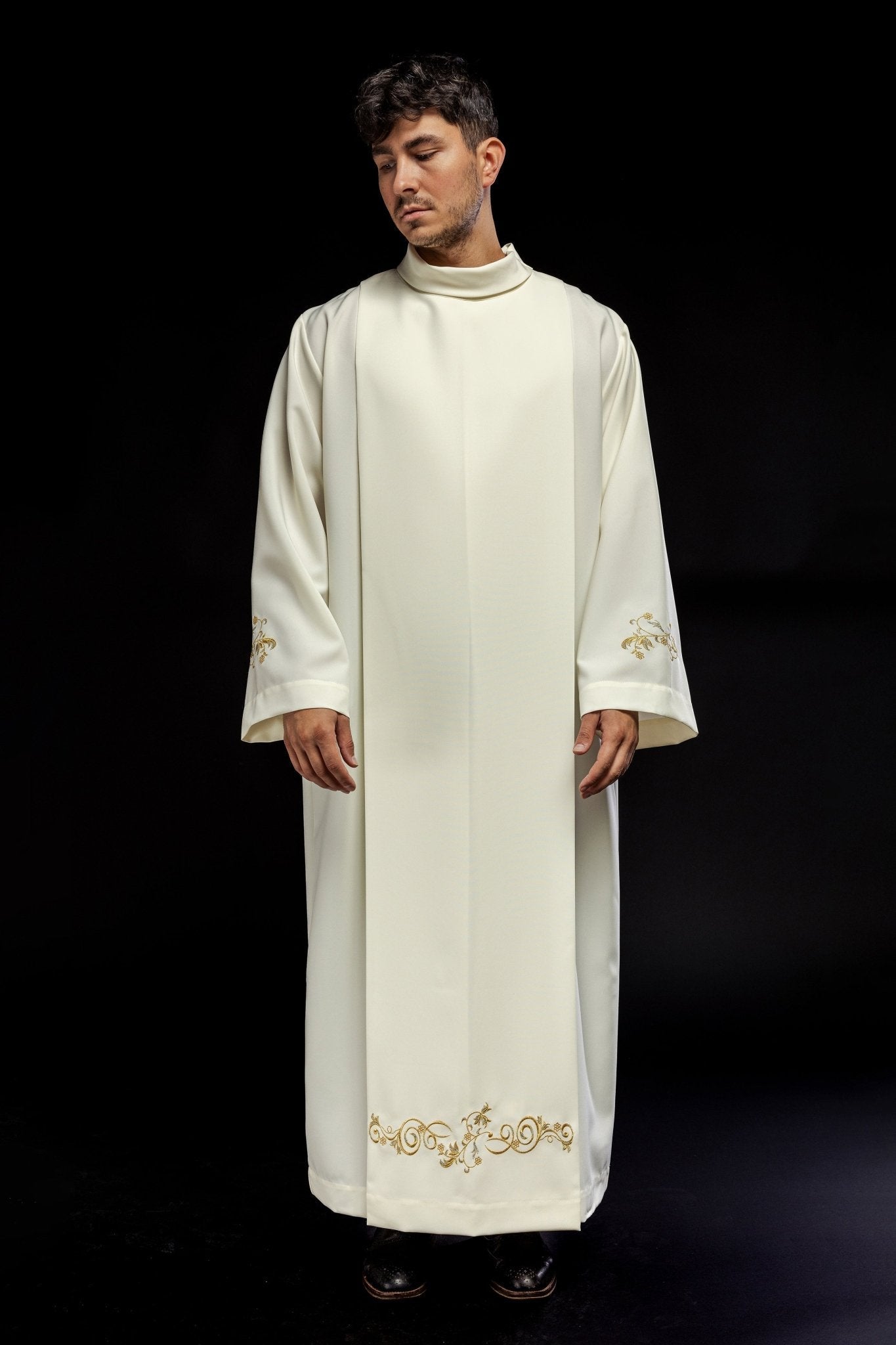 Robe de prêtre unie à col roulé KAB/003/05/12 135cm/164cm - CHASUBLES.FR