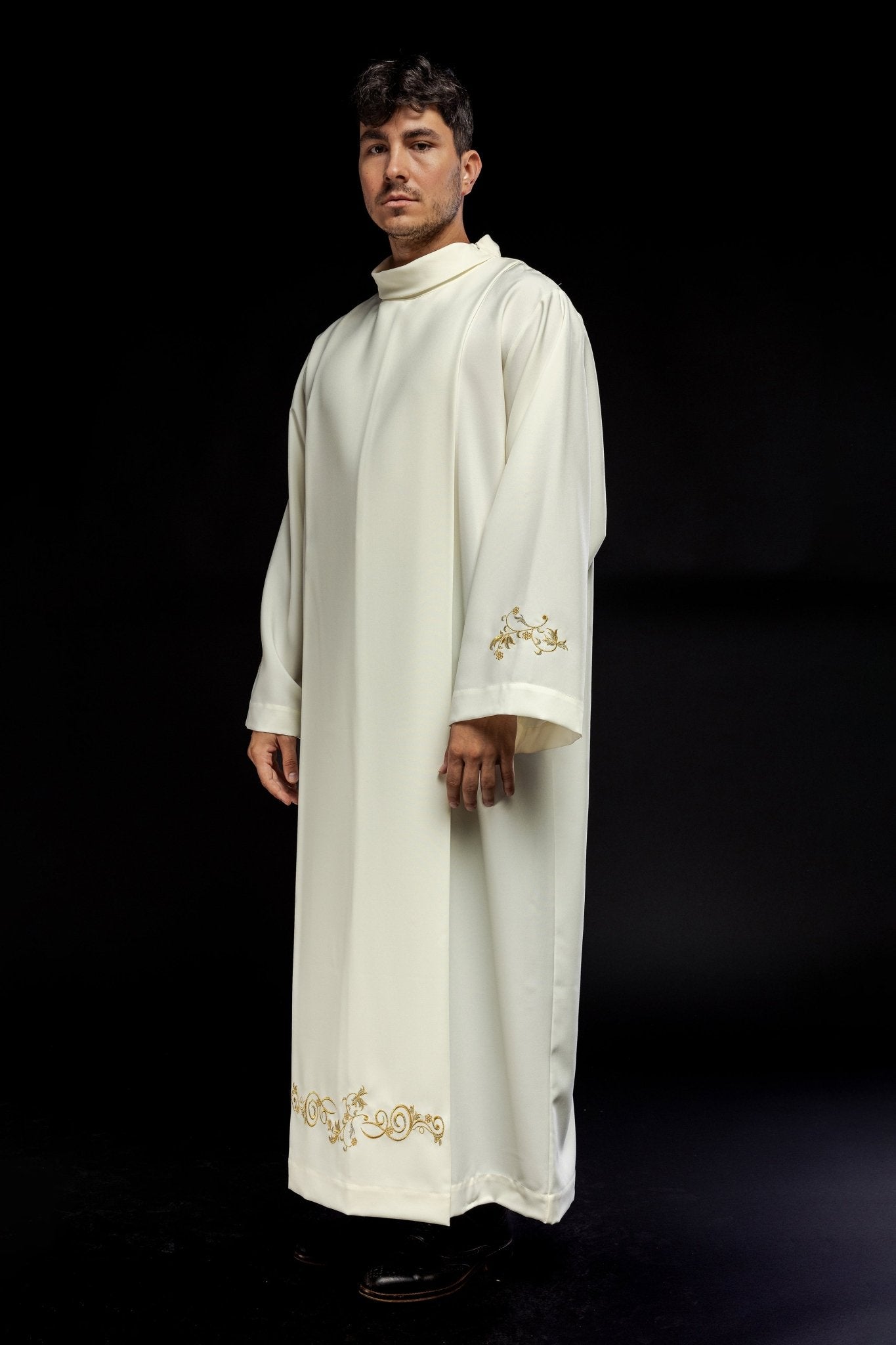 Robe de prêtre unie à col roulé KAB/003/05/12 135cm/164cm - CHASUBLES.FR
