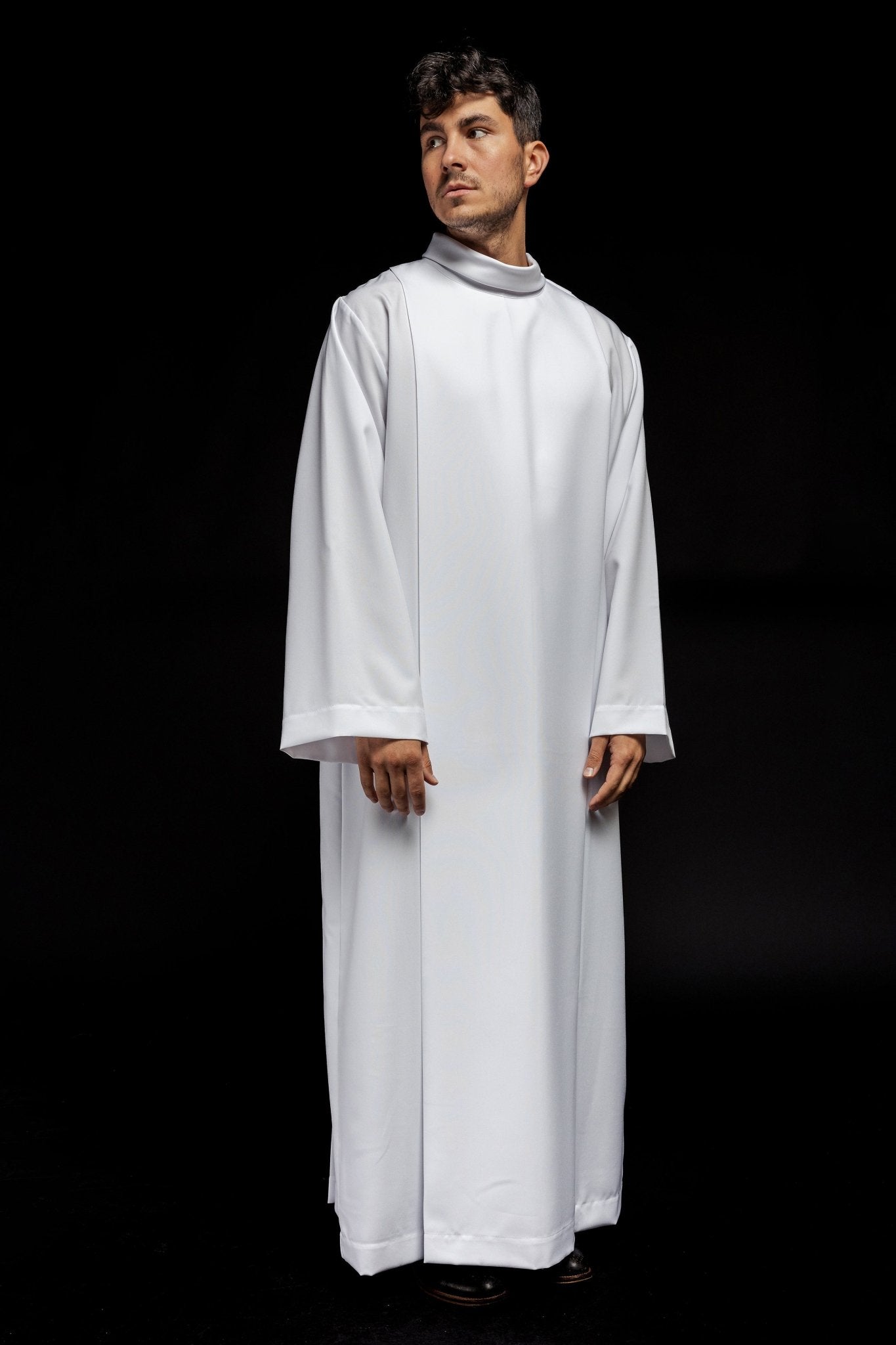 Robe de prêtre unie à col roulé Blanc KAB/022/04/12 135cm/164cm - CHASUBLES.FR