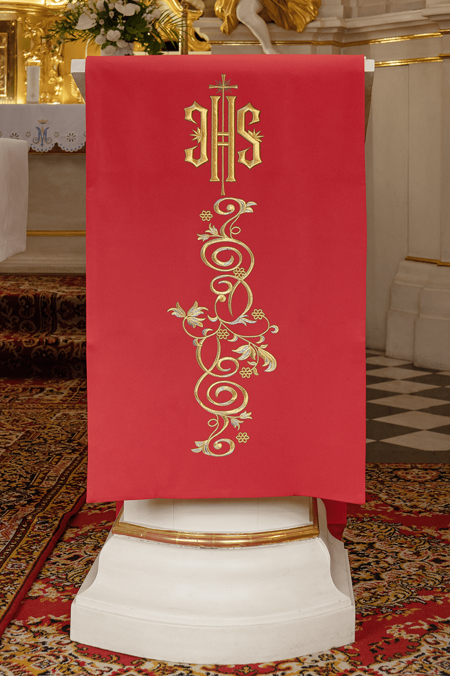 Rouge voile de lutrin brodée avec motif IHS KMO/018/02/01 CZERWONY 55*250 - CHASUBLES.FR