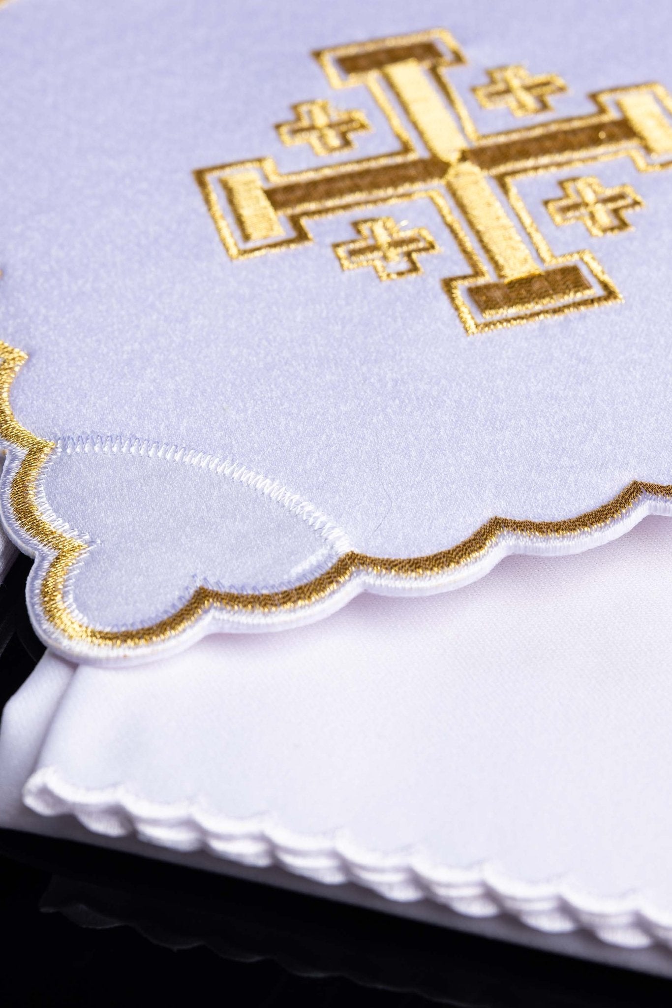 Set de tasse avec broderie en croix blanc KK/030/04 - CHASUBLES.FR