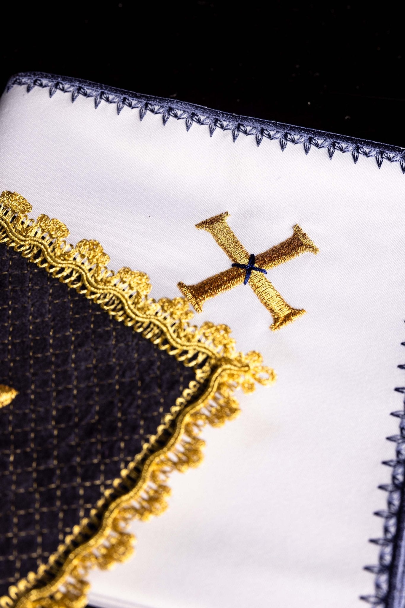 Set the Calice en lin avec croix brodée, velours violet LE/5029/C3 - CHASUBLES.FR