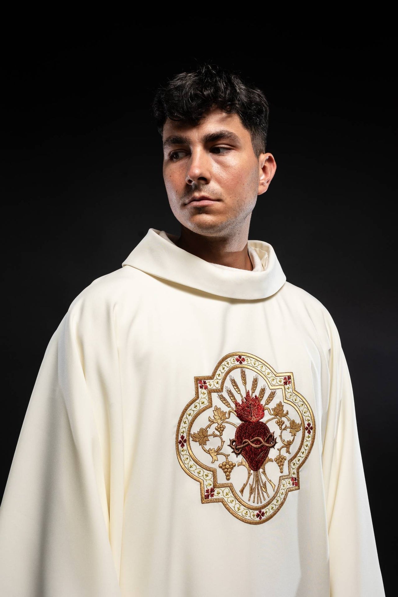 Vêtement brodé Cœur de Jésus et calice KOR/118/05/01 ECRU - CHASUBLES.FR