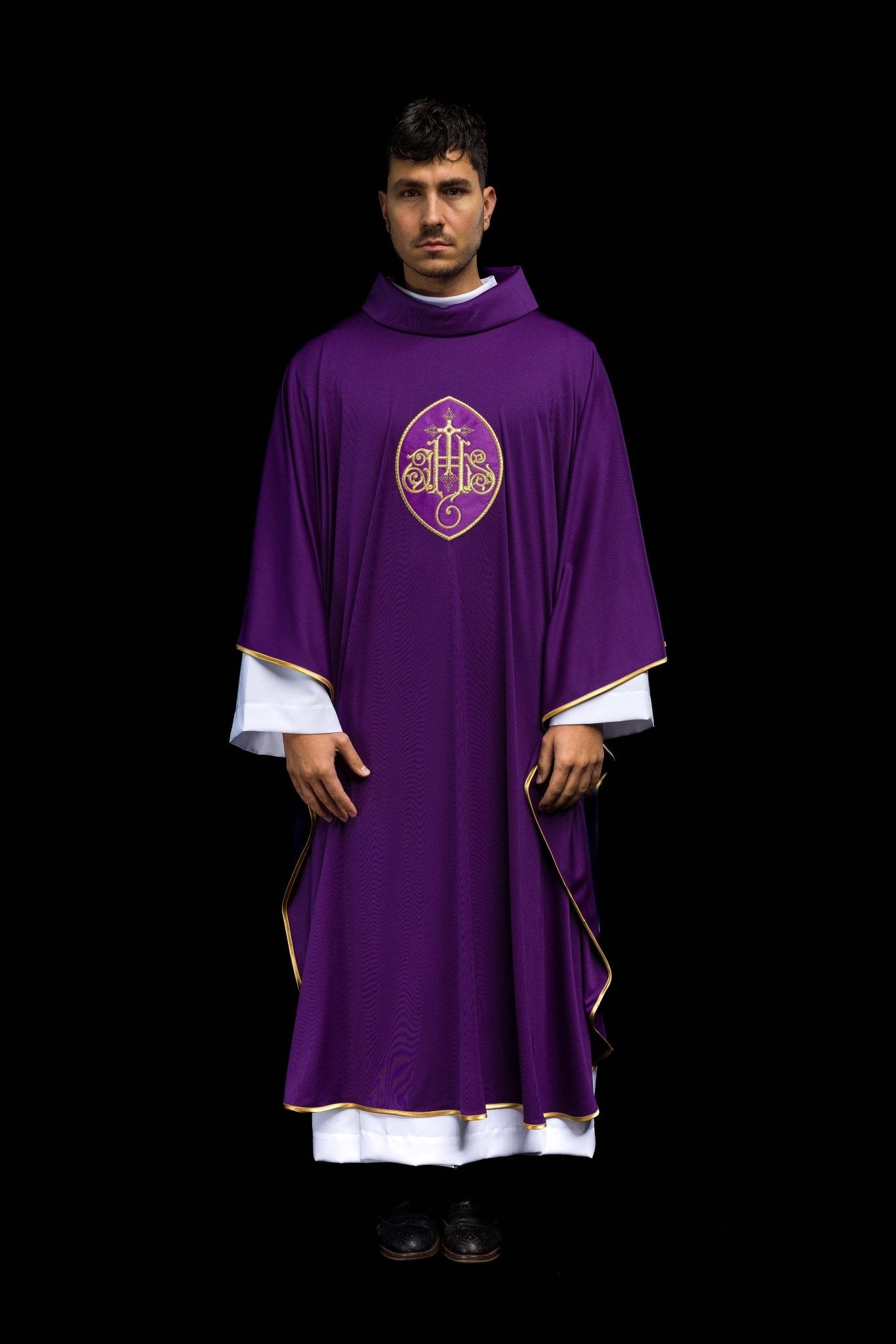 Violet chasuble JHS en tissu léger SACROLITE KOR/388/03/78 - CHASUBLES.FR