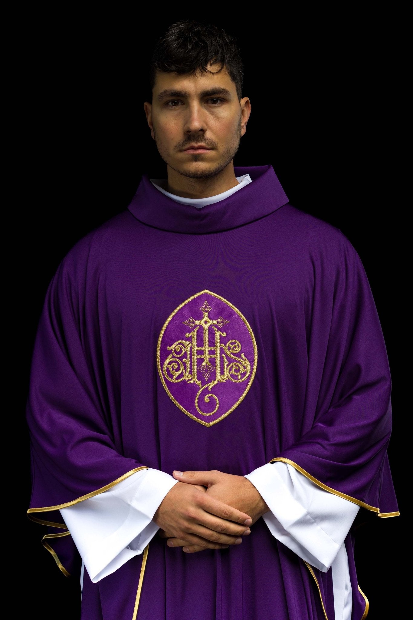 Violet chasuble JHS en tissu léger SACROLITE KOR/388/03/78 - CHASUBLES.FR