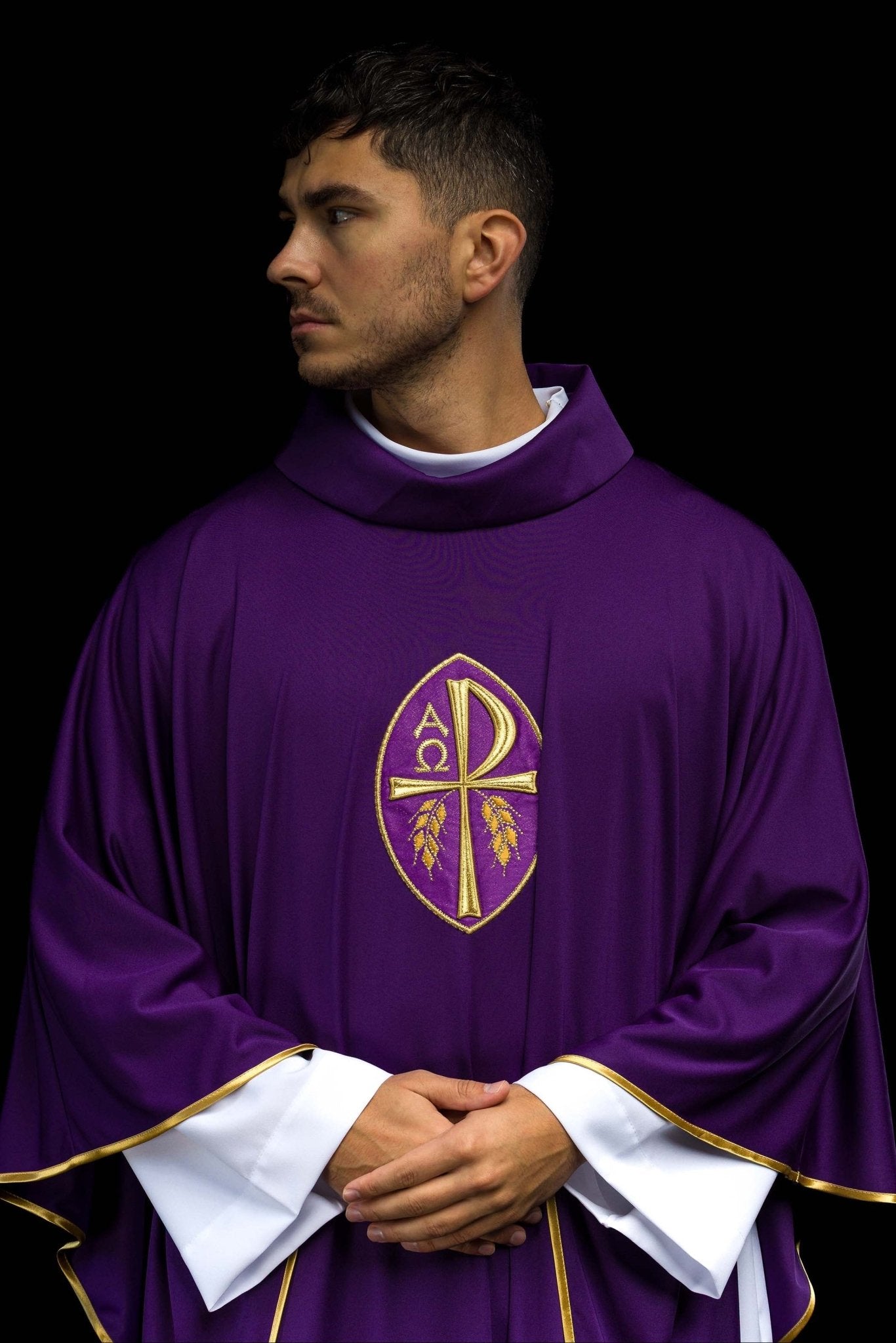 Violet chasuble PAX en tissu léger SACROLITE KOR/387/03/78 - CHASUBLES.FR