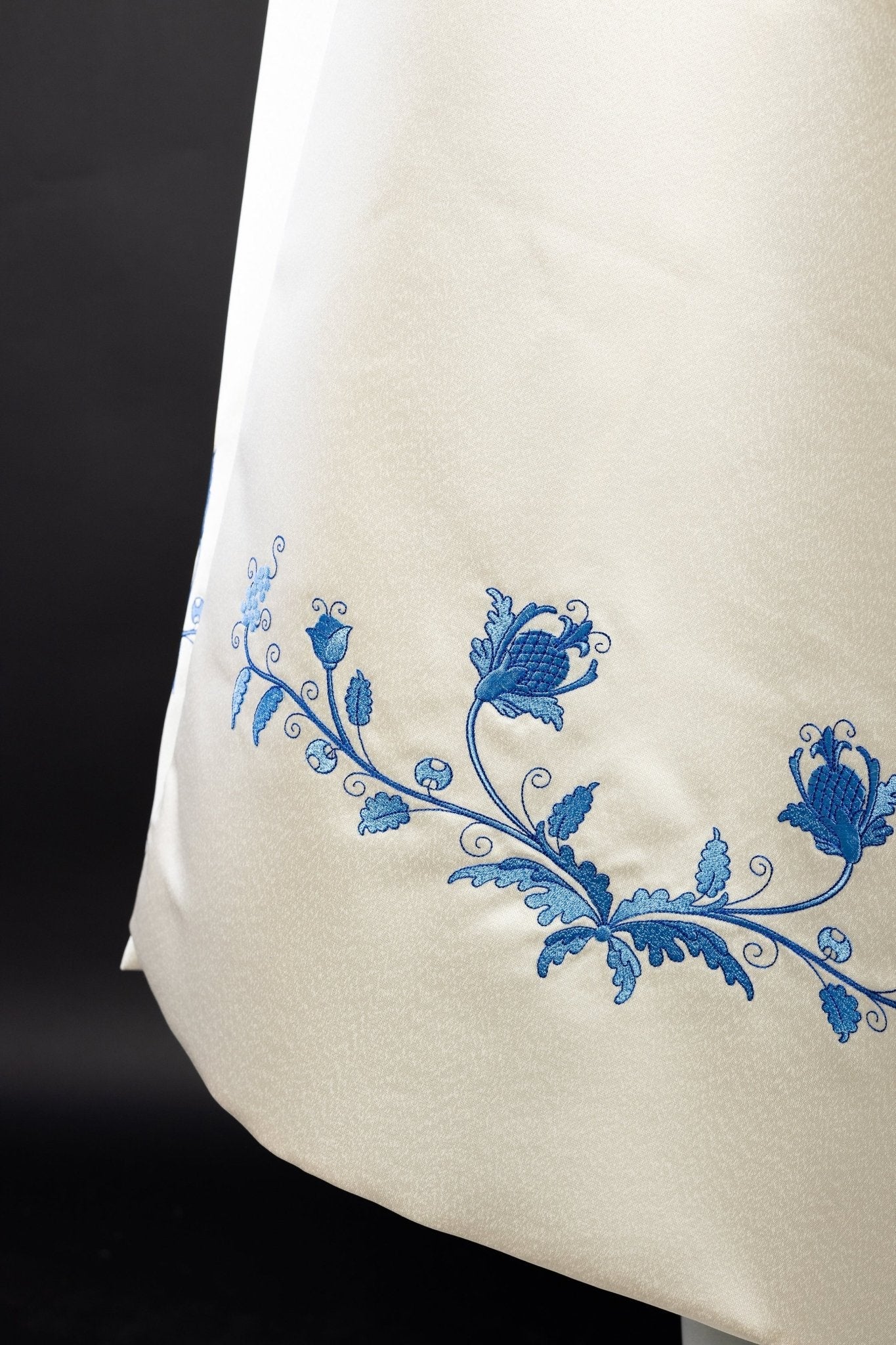 Voile brodé avec motif marial KWL/023/05/20/PA 50*270 ECRU SAT. - CHASUBLES.FR