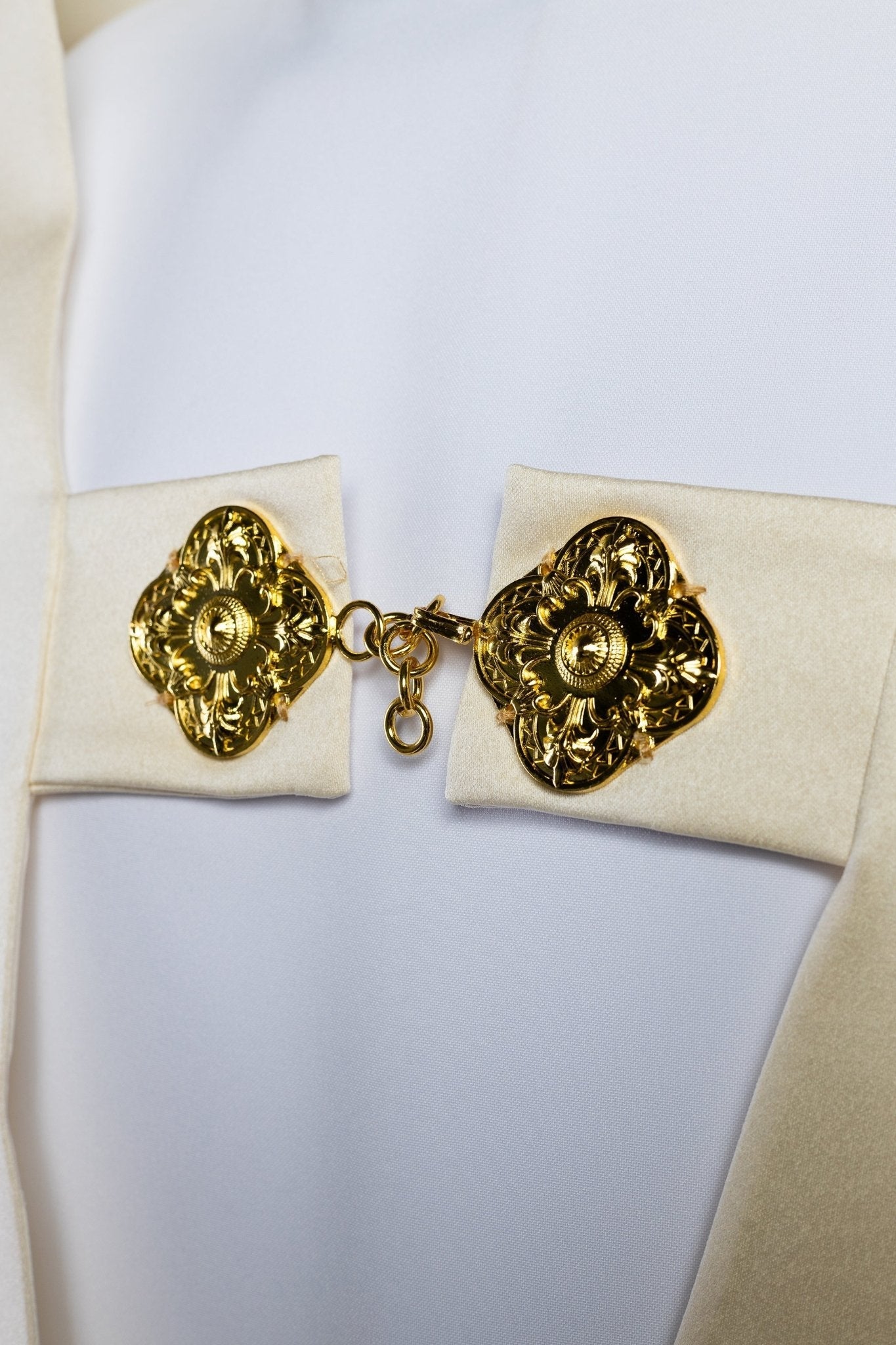 Voile brodé IHS écru KWL/014/05/20 50*270 ECRU SAT. - CHASUBLES.FR