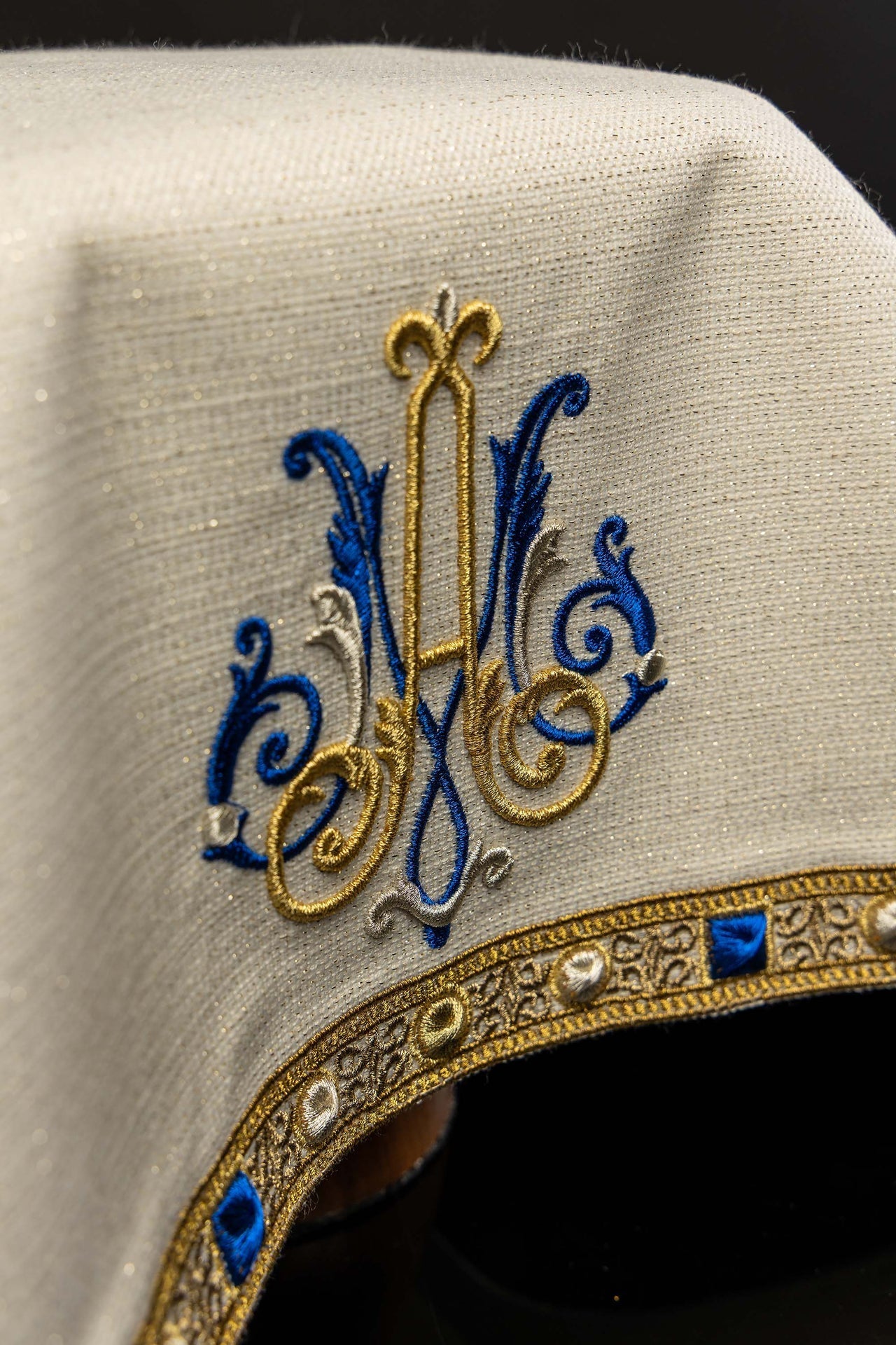 Voile de calice couleur écru avec broderie mariale S-4574-05-71 50*50 - CHASUBLES.FR