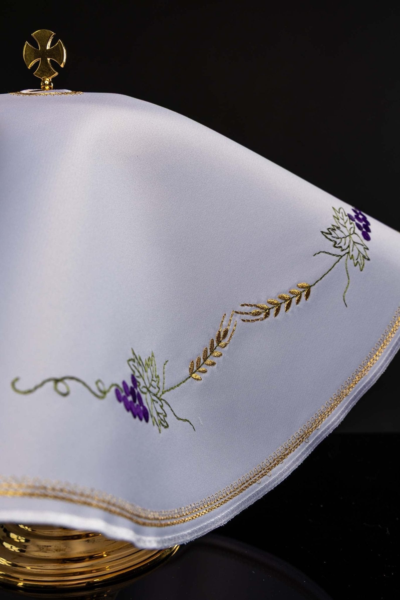 Voile de ciboire rond avec broderie IHS KWE/019/O/04 53cm BIAŁY - CHASUBLES.FR