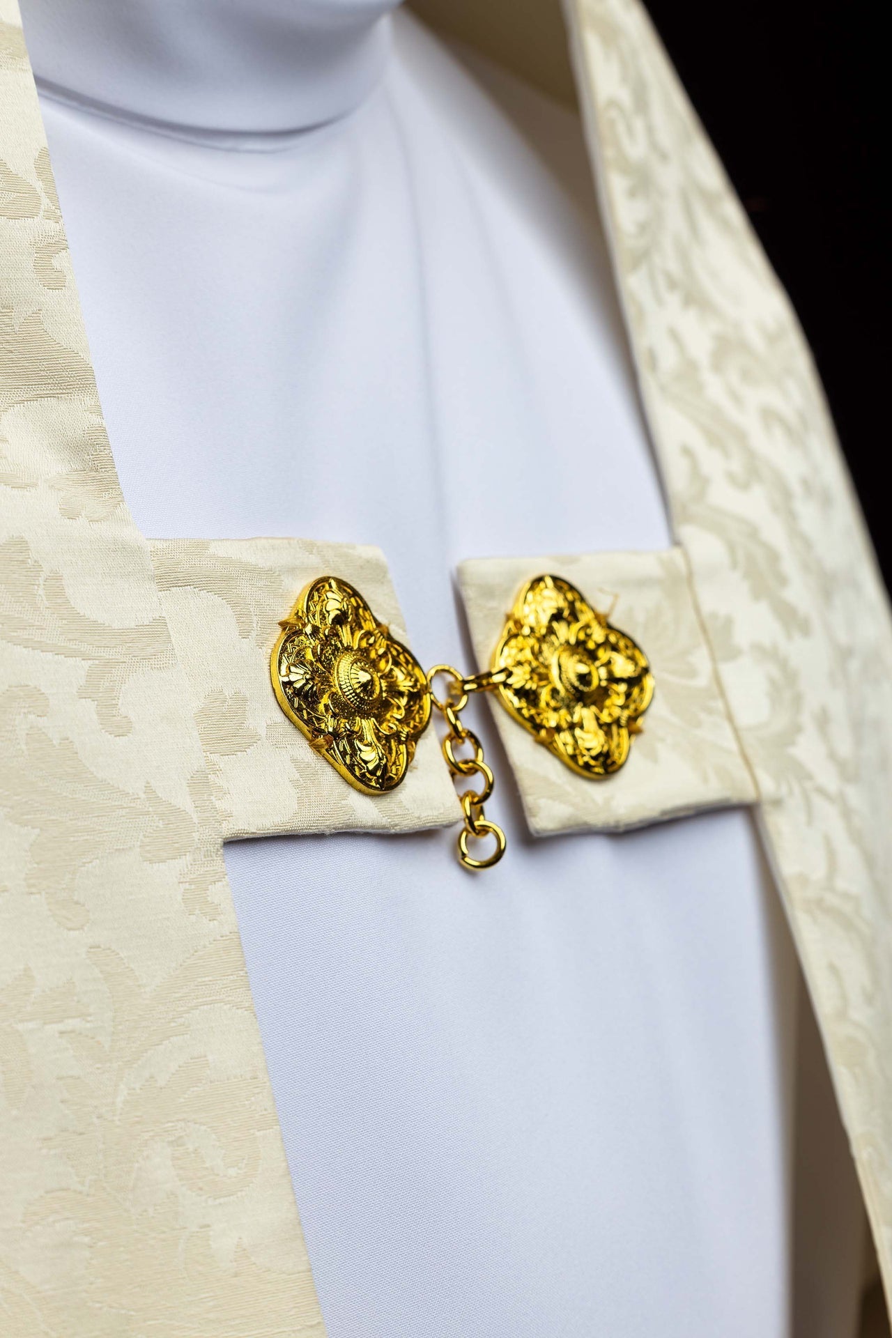 Voile huméral avec broderie de l’Agneau pascal sur tissu jacquard S-4072-05-88 50*270 - CHASUBLES.FR
