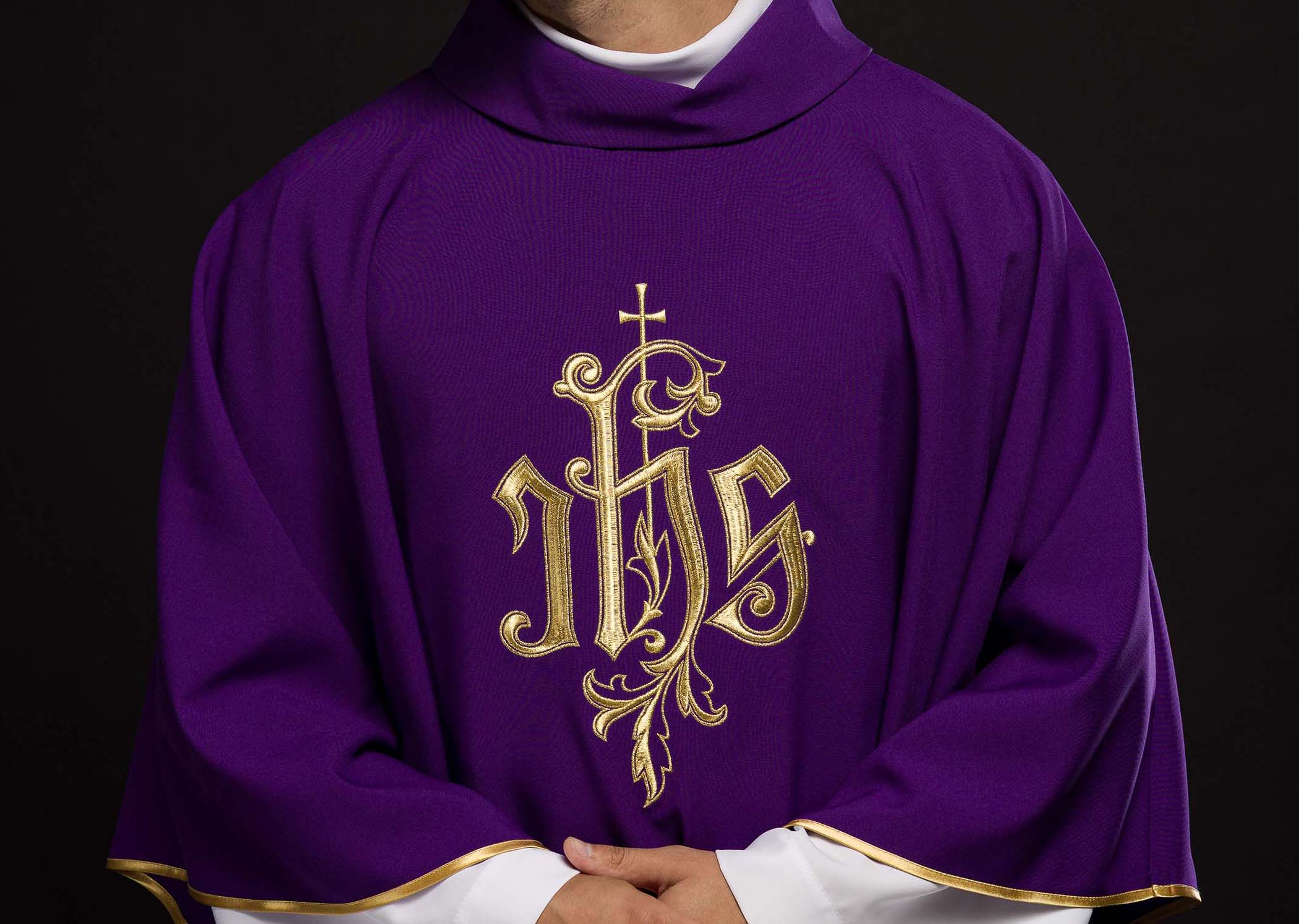 À quoi ressemble une journée dans la vie d'un curé ? - CHASUBLES.FR