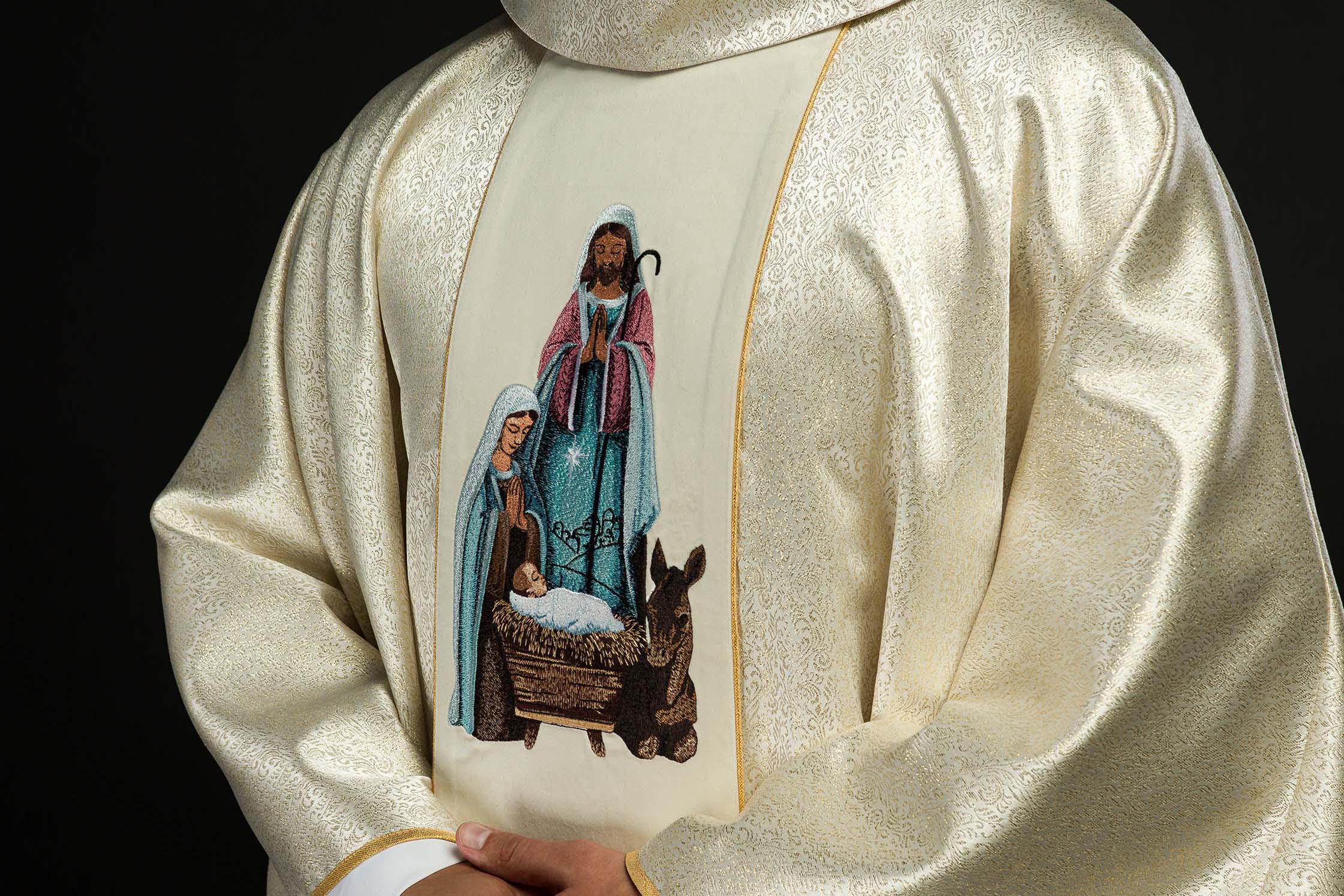 Chasuble de Noël – dorée ou blanche ? La clé pour choisir le vêtement liturgique parfait - CHASUBLES.FR