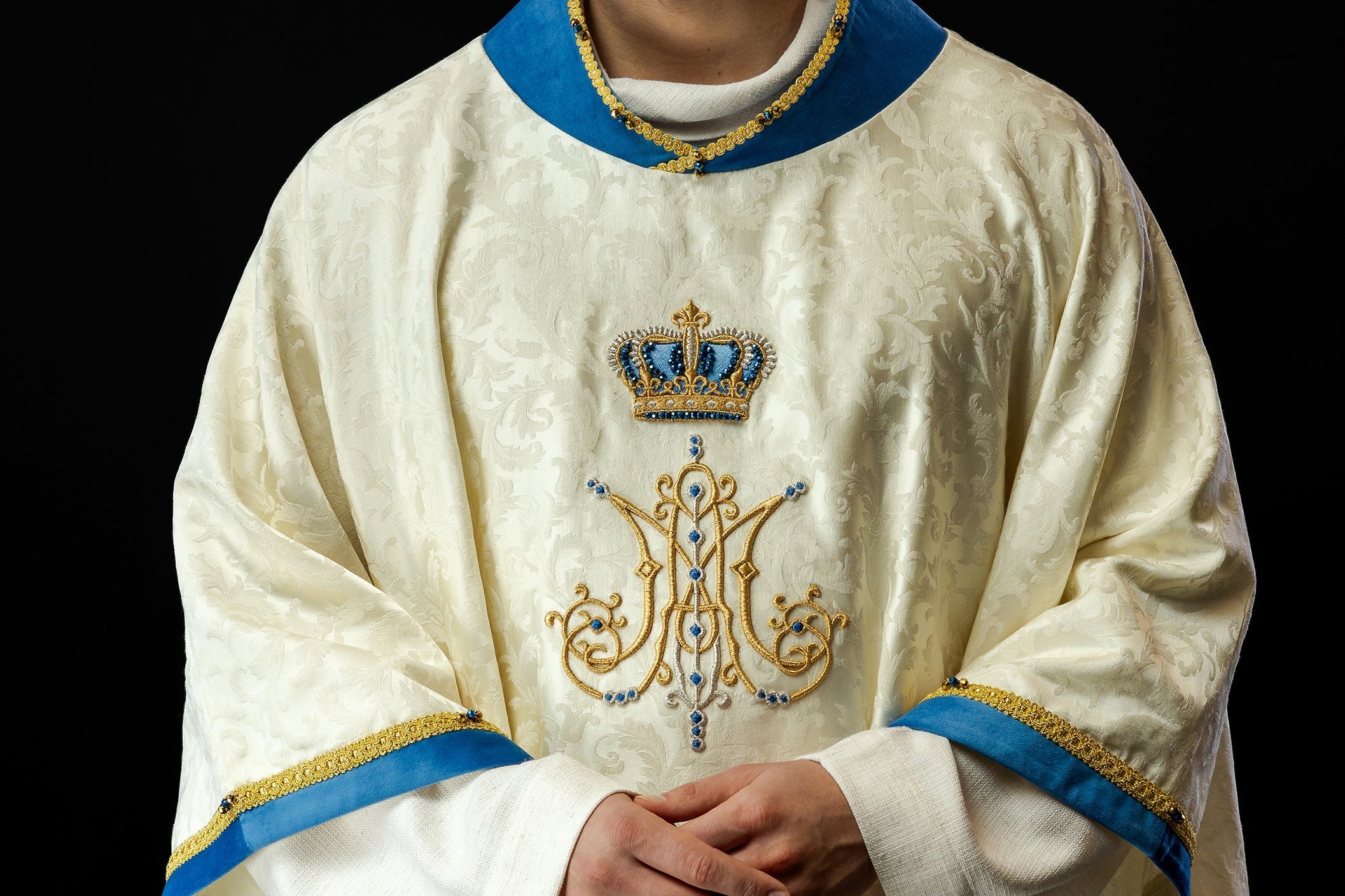 Chasubles mariaux : quand les utiliser et quels motifs sont disponibles ? - CHASUBLES.FR