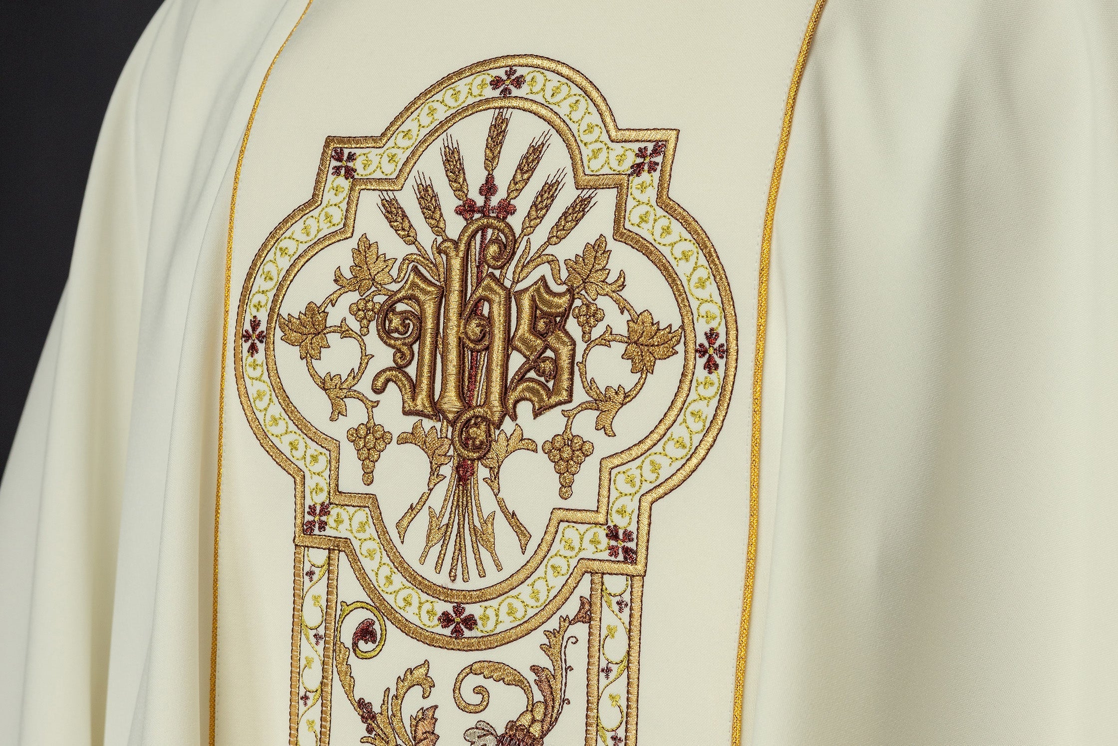 Chasubles pour jeunes – existent-ils et quand les utiliser ? - CHASUBLES.FR