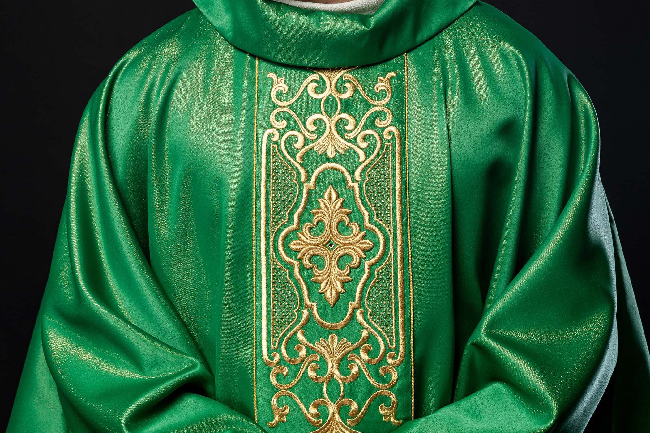 Comment adapter un sermon au cycle liturgique ? Un guide complet - CHASUBLES.FR