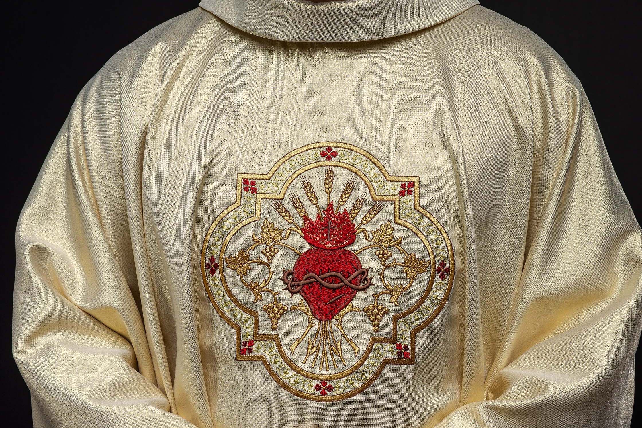 Quand célèbre-t-on la solennité du Sacré-Cœur de Jésus ? - CHASUBLES.FR