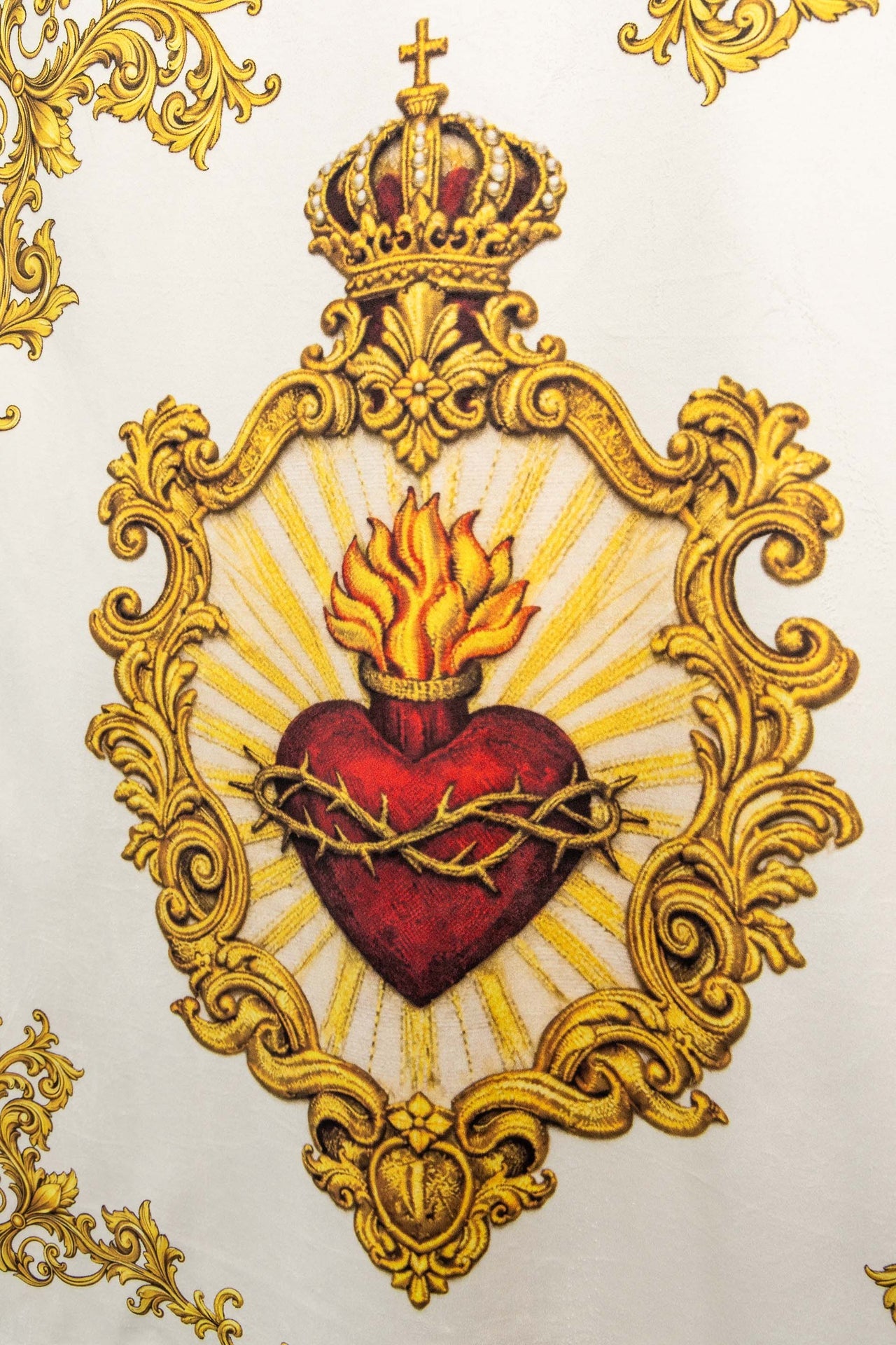 Bannière liturgique imprimée recto verso avec le Sacré-Cœur de Jésus et le christogramme IHS