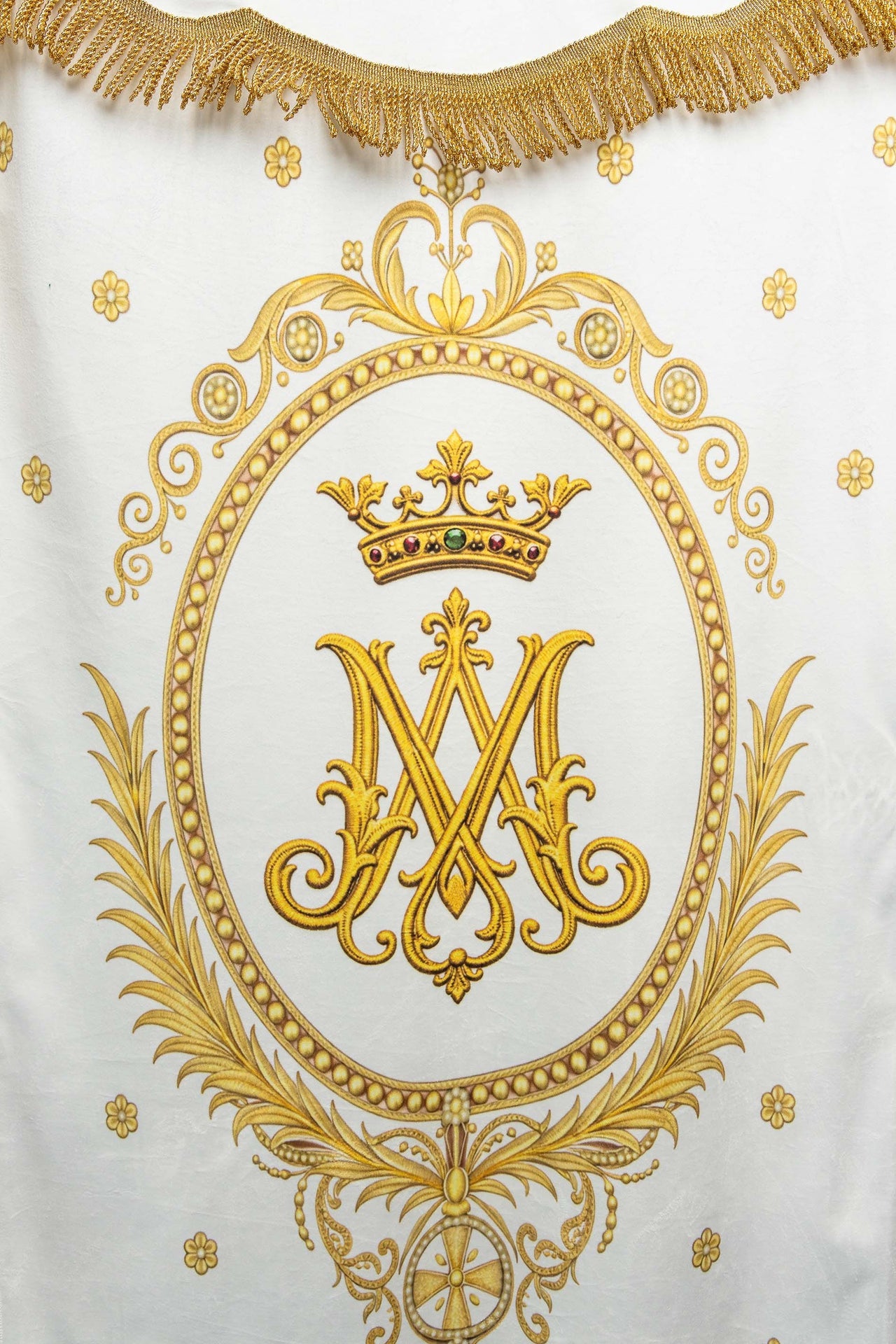 Bannière liturgique imprimée recto verso avec Notre-Dame de l’Assomption et le monogramme marial
