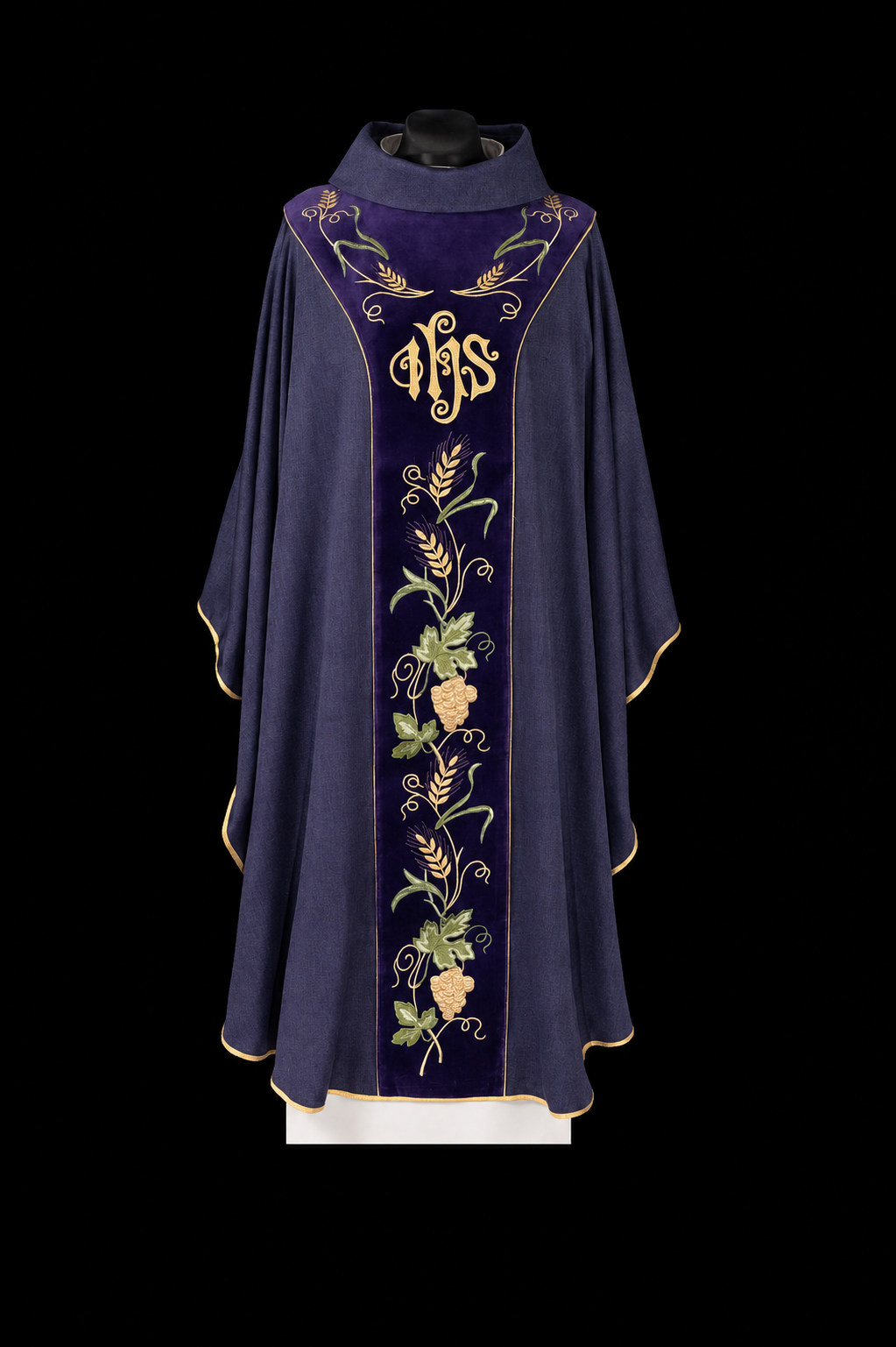 Chasuble avec bande de velours violet et broderie IHS