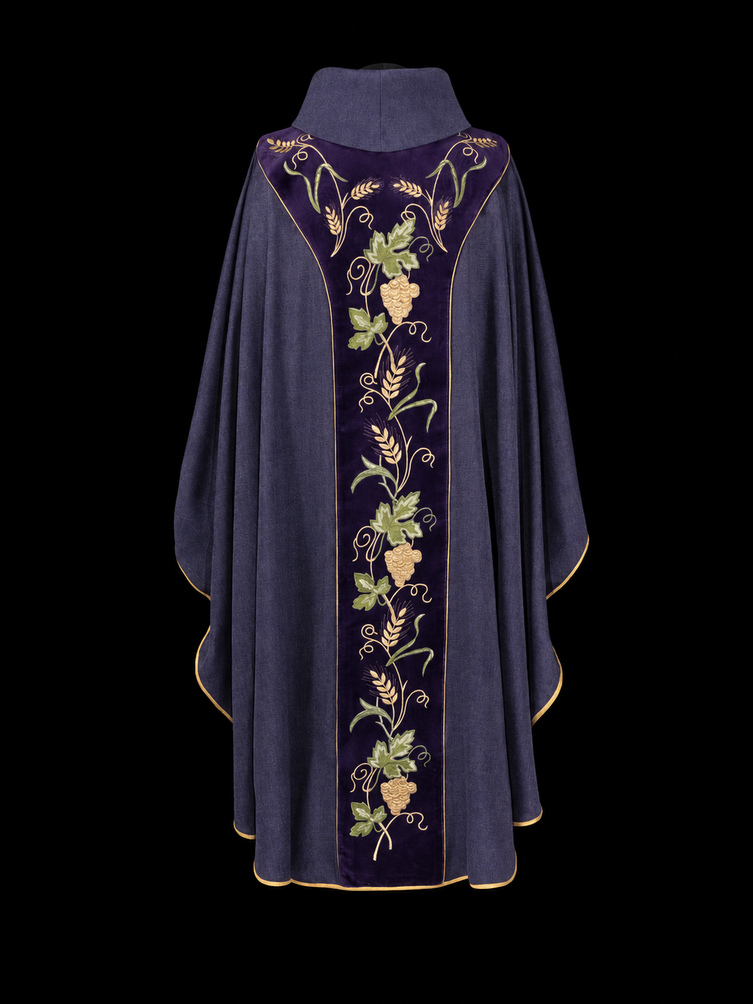 Chasuble avec bande de velours violet et broderie IHS