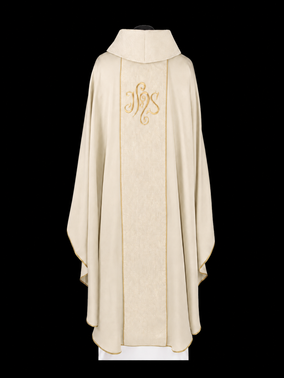 Chasuble écrue ornée d’une bande et d’une broderie IHS