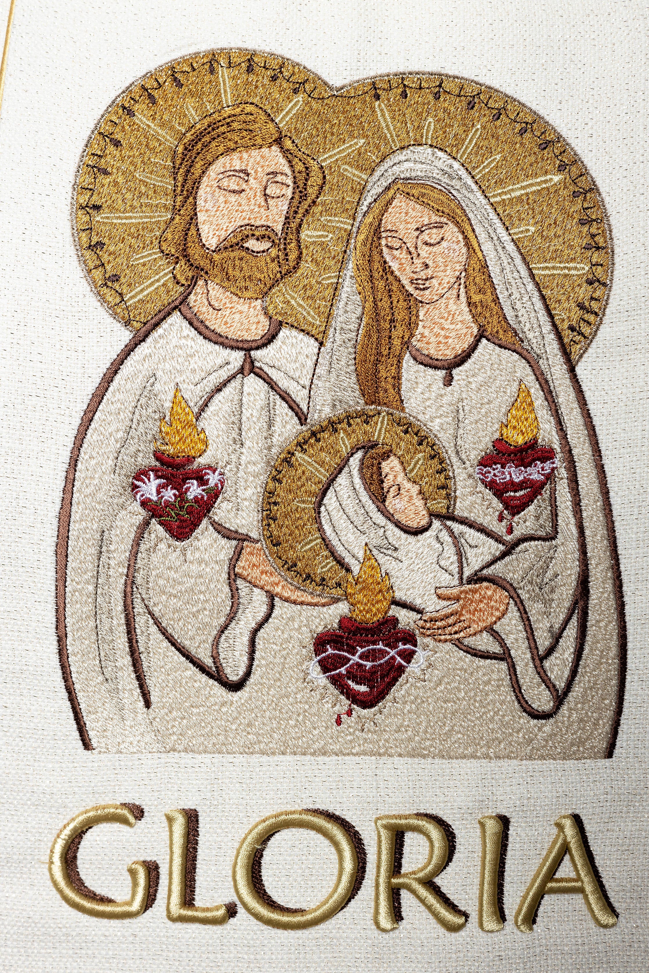 Chasuble de Noël brodée avec l'image de la Sainte Famille