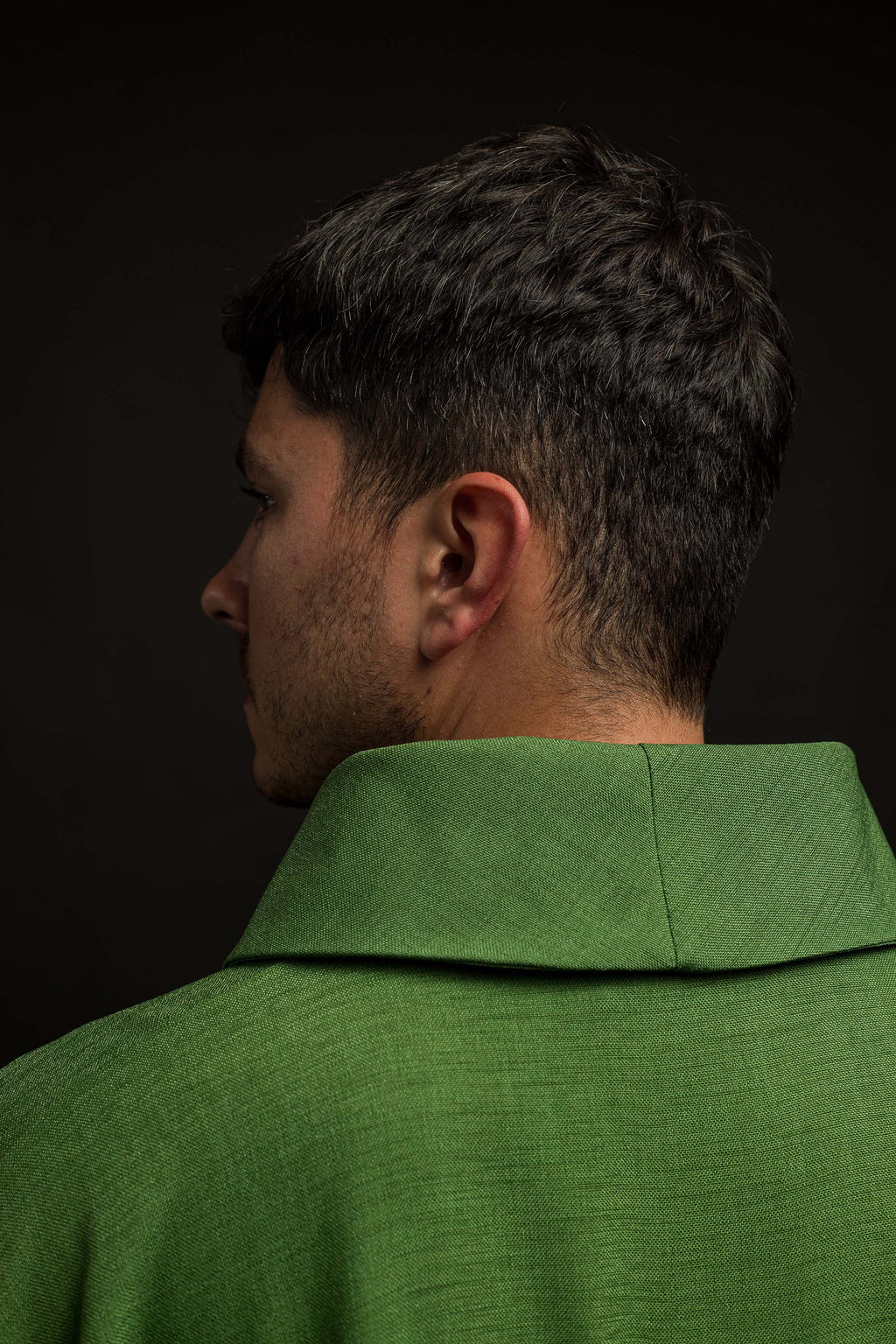 Chasuble avec des Croix brodées en vert