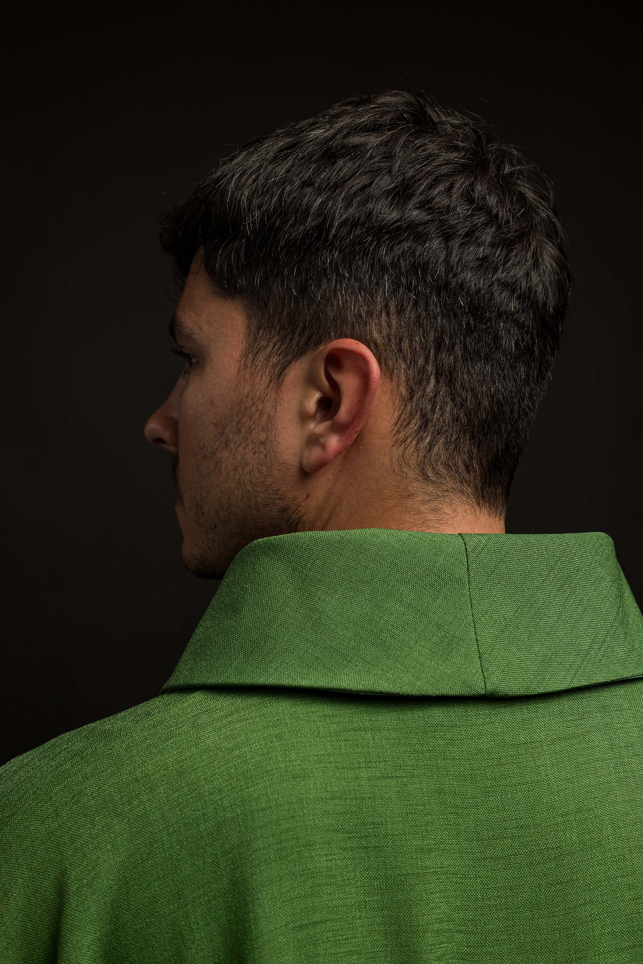 Chasuble avec des Croix brodées en vert
