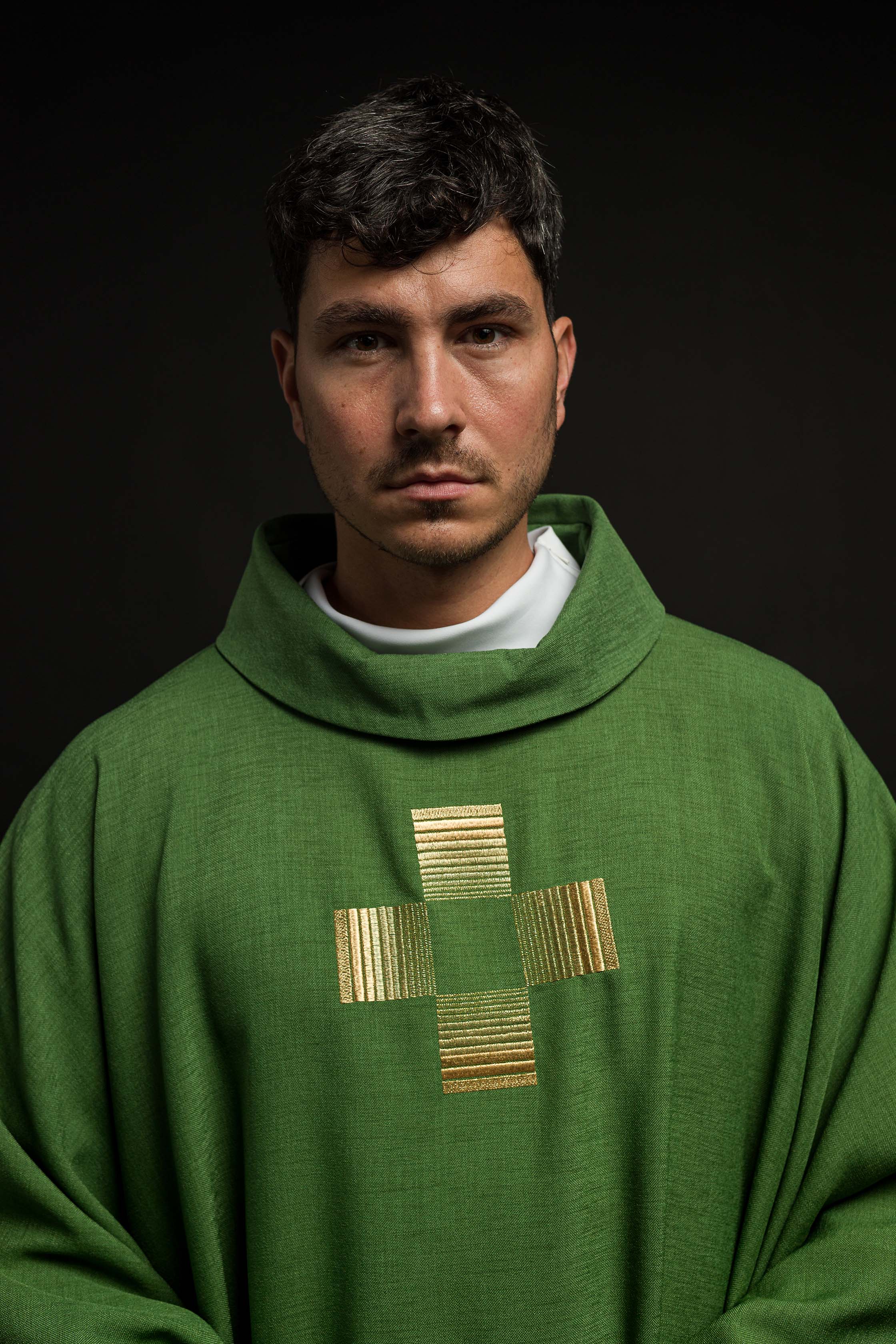 Chasuble avec des Croix brodées en vert