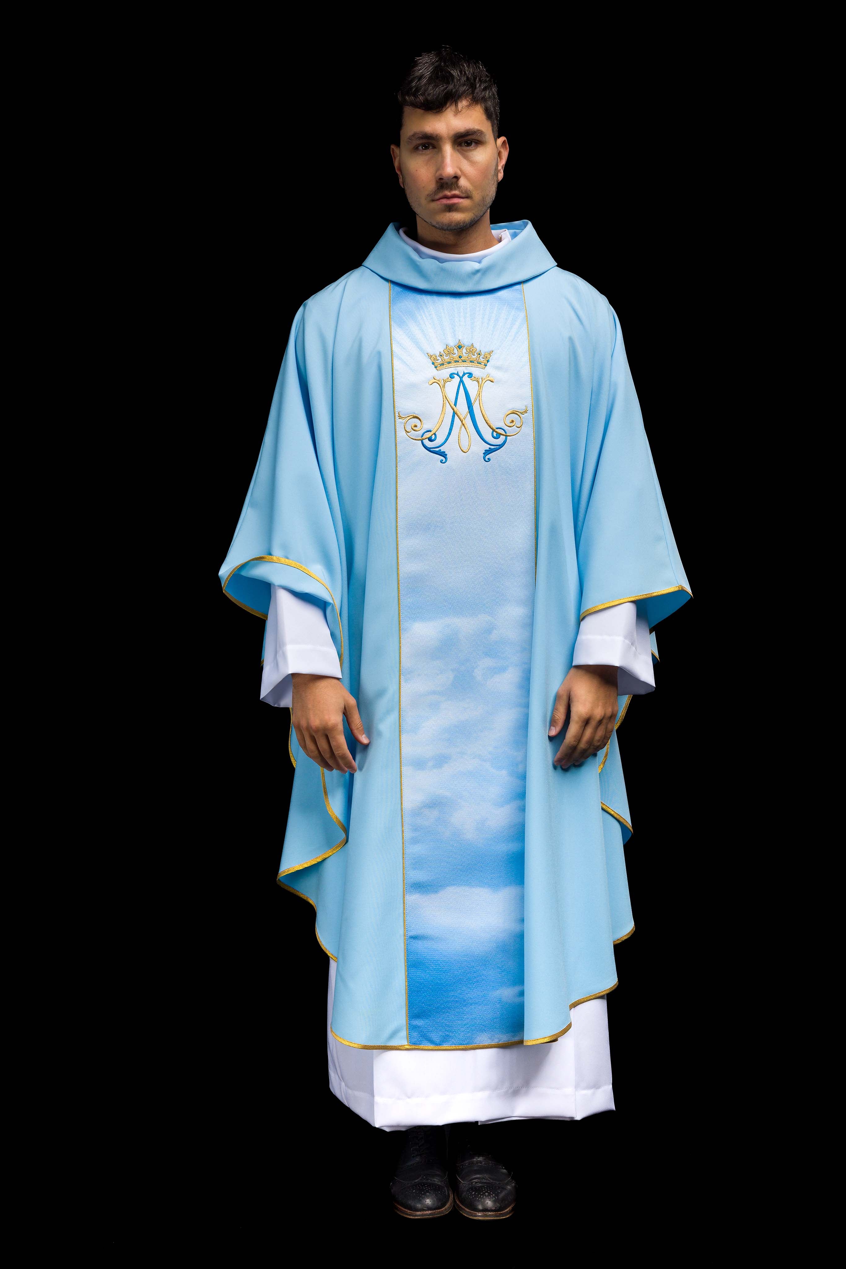 Chasuble liturgique bleue mariale avec une bande sublimée et brodée