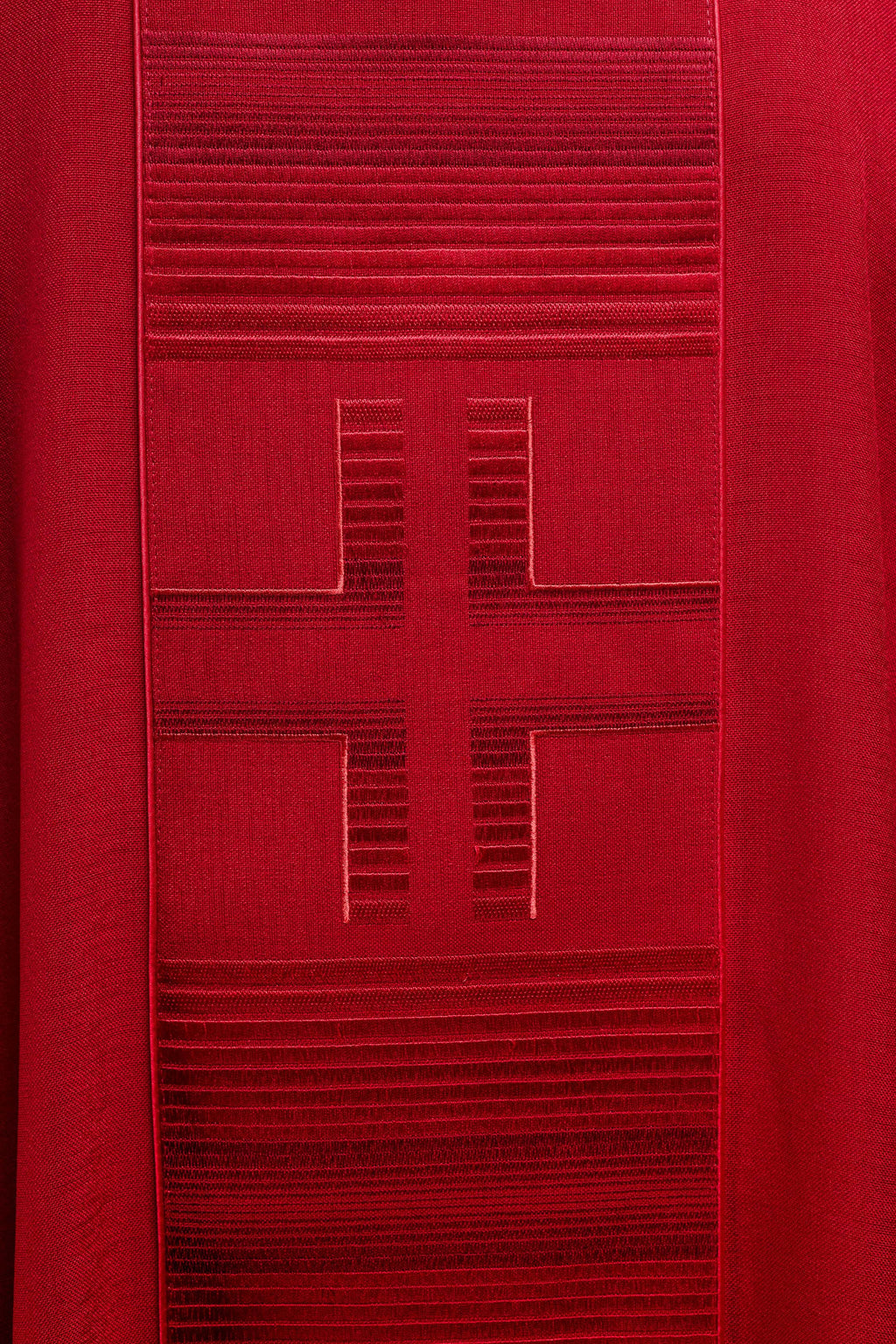 Chasuble doré brodé avec le motif du Cœur de Jésus et du Calice