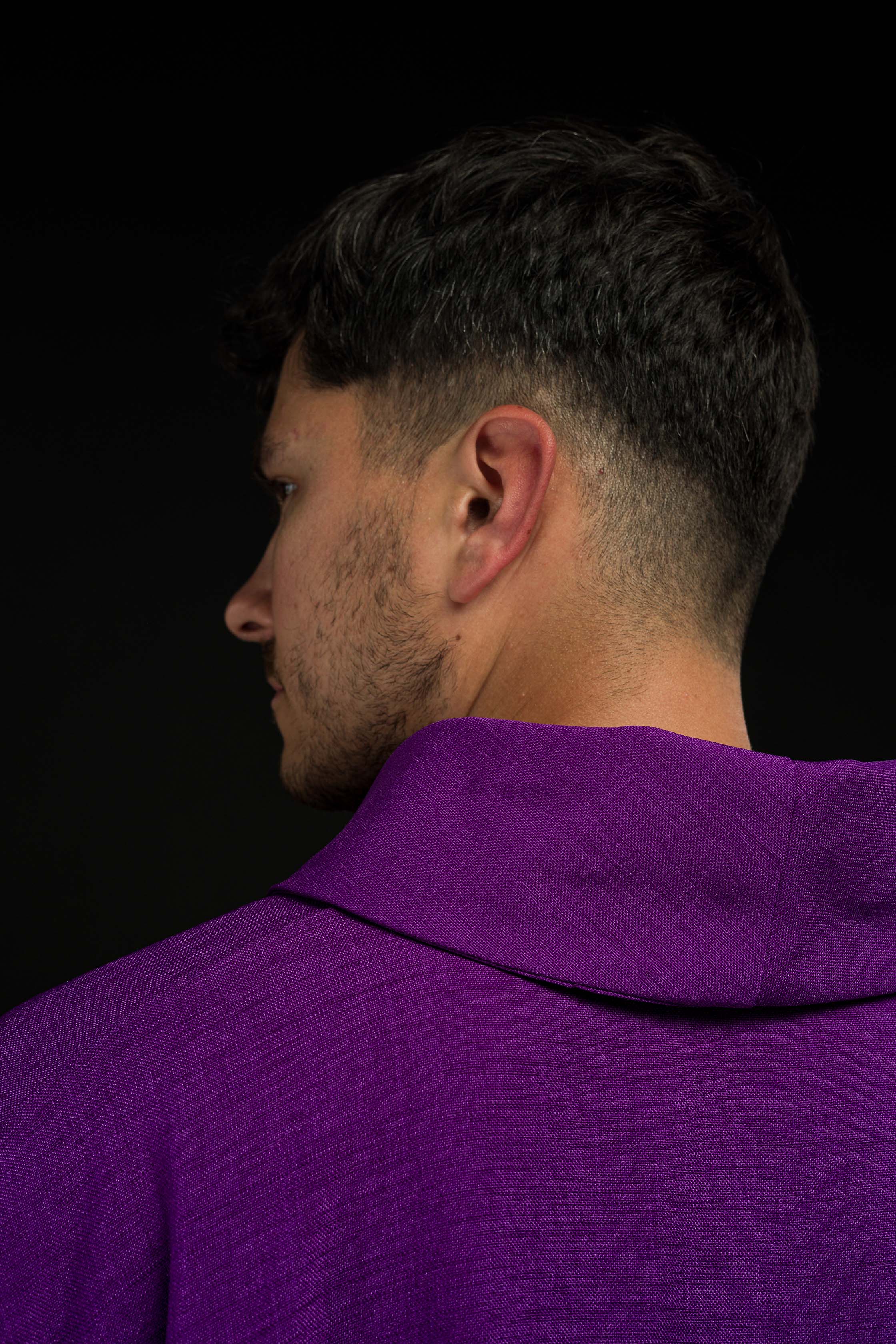 Chasuble violette avec croix brodées