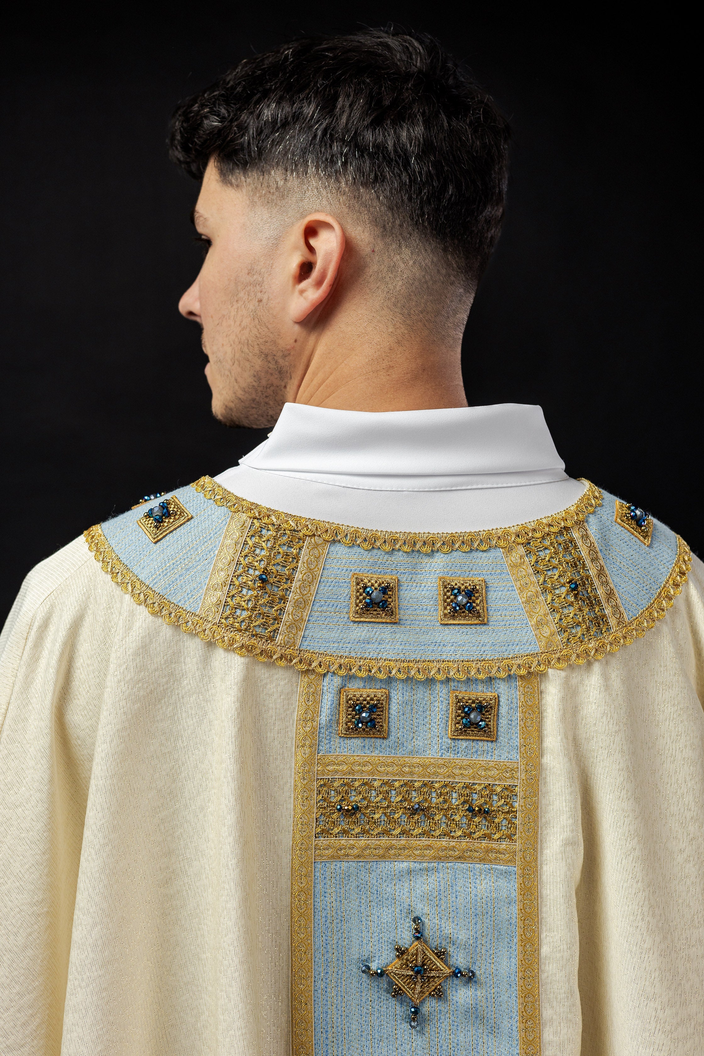 Chasuble faite à la main avec des pierres naturelles Fait à la main 7004