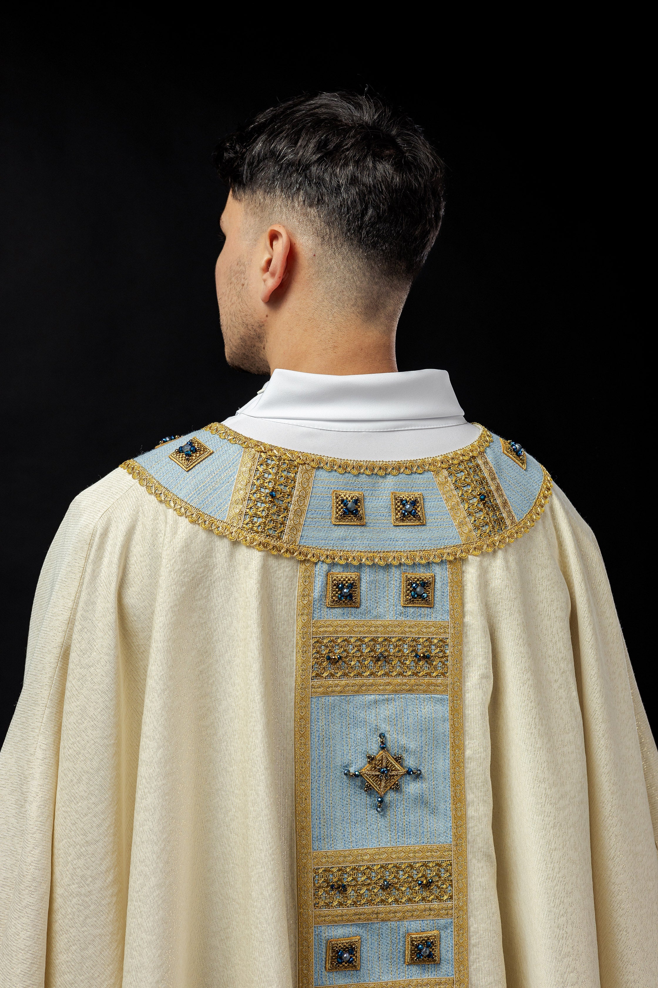 Chasuble faite à la main avec des pierres naturelles Fait à la main 7004