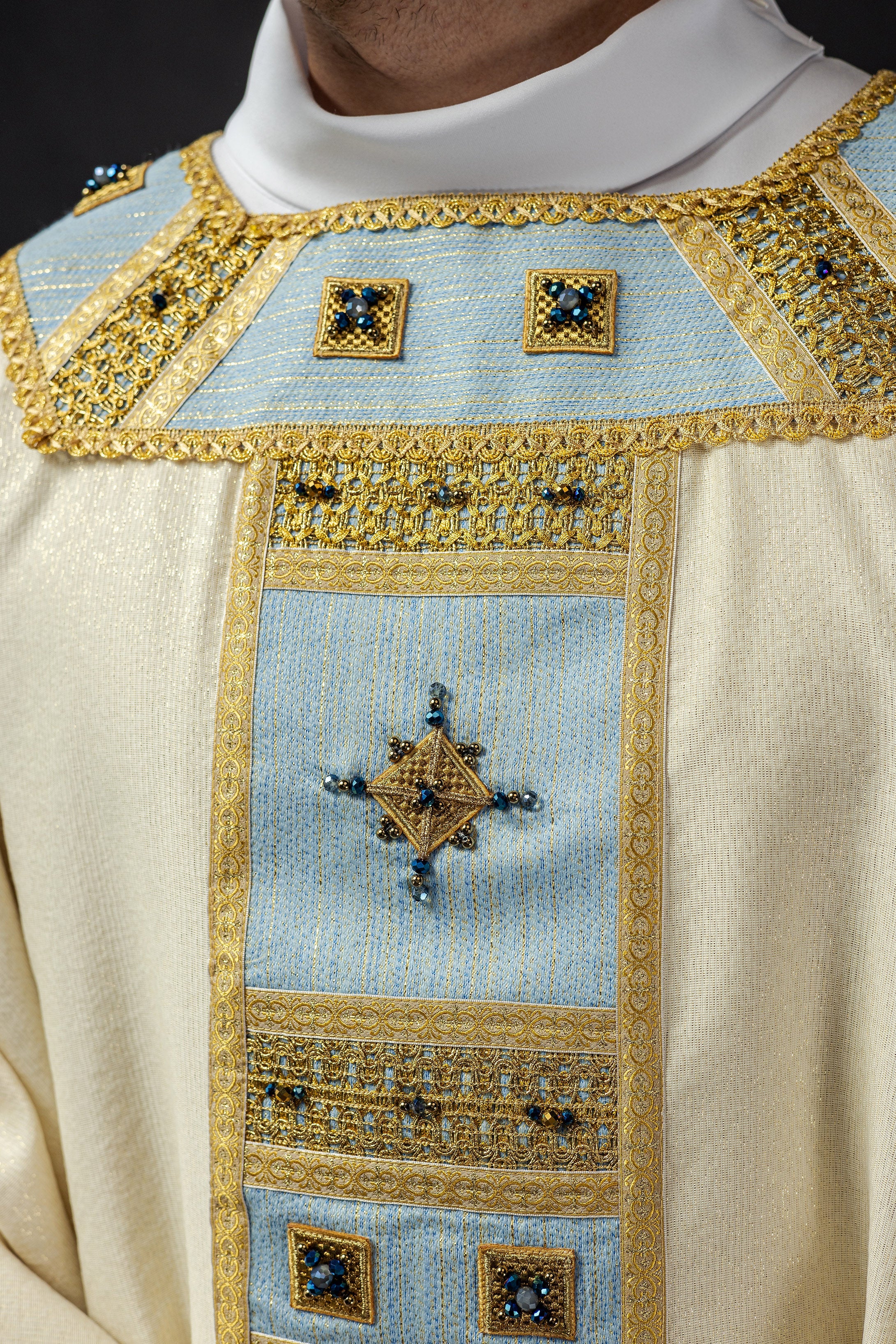 Chasuble faite à la main avec des pierres naturelles Fait à la main 7004