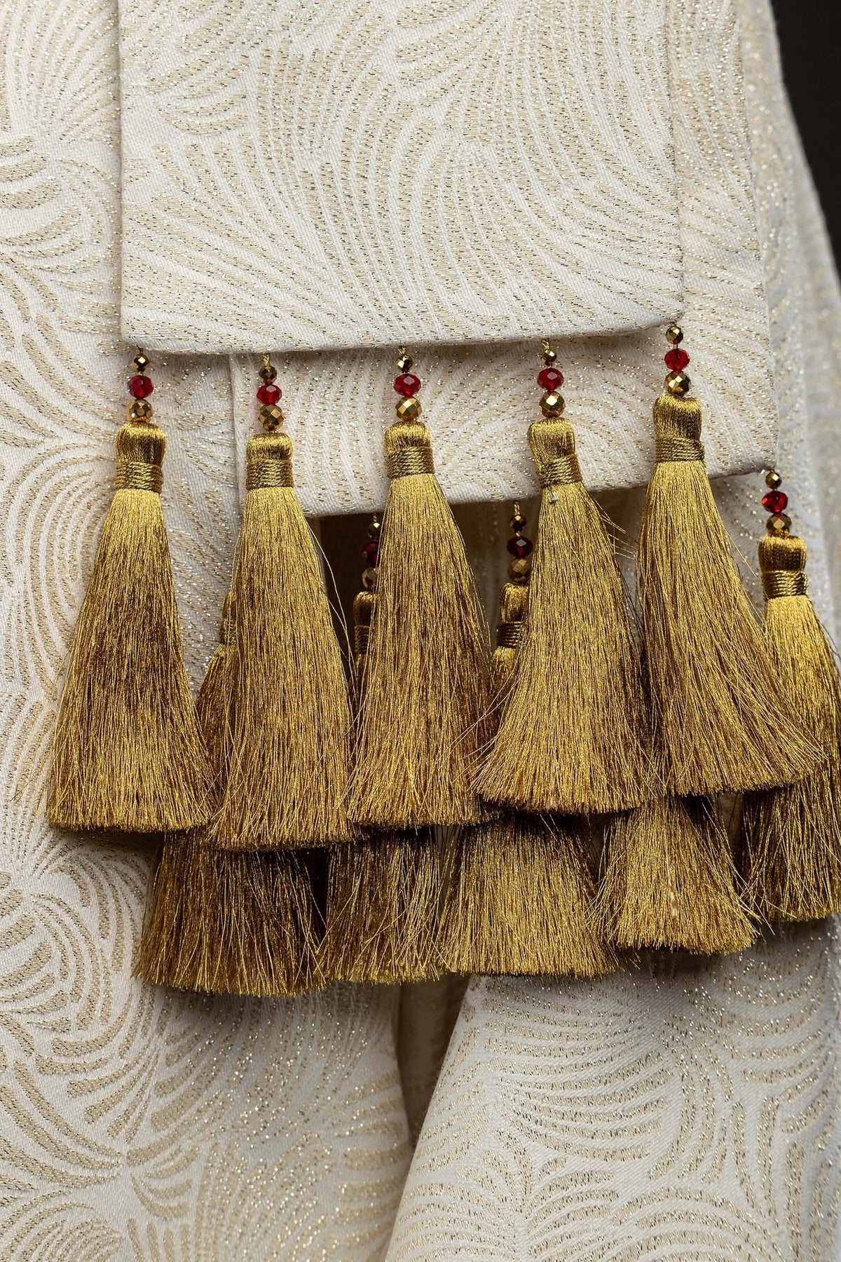 Chasuble faite main avec croix brodée et pierres naturelles 7012