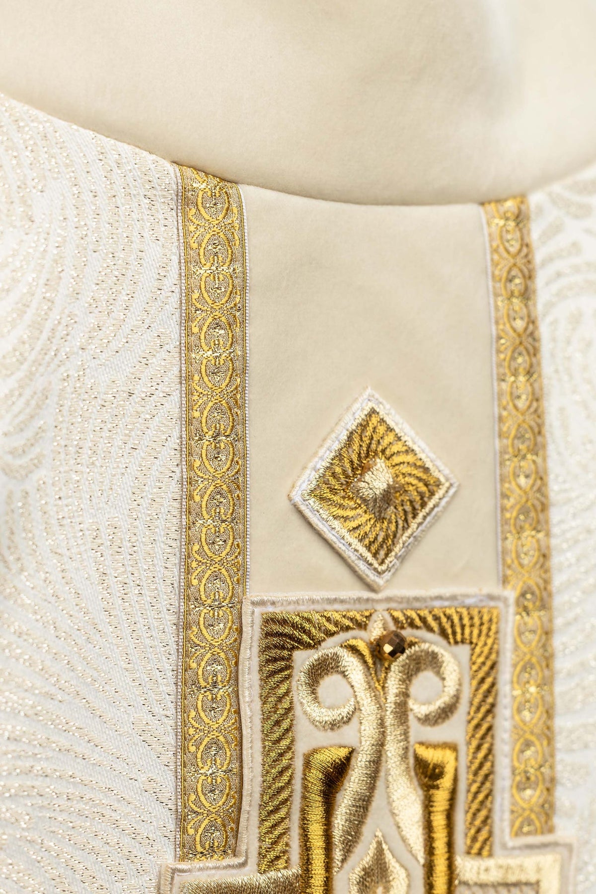 Chasuble avec pierres naturelles, Handmade 7012