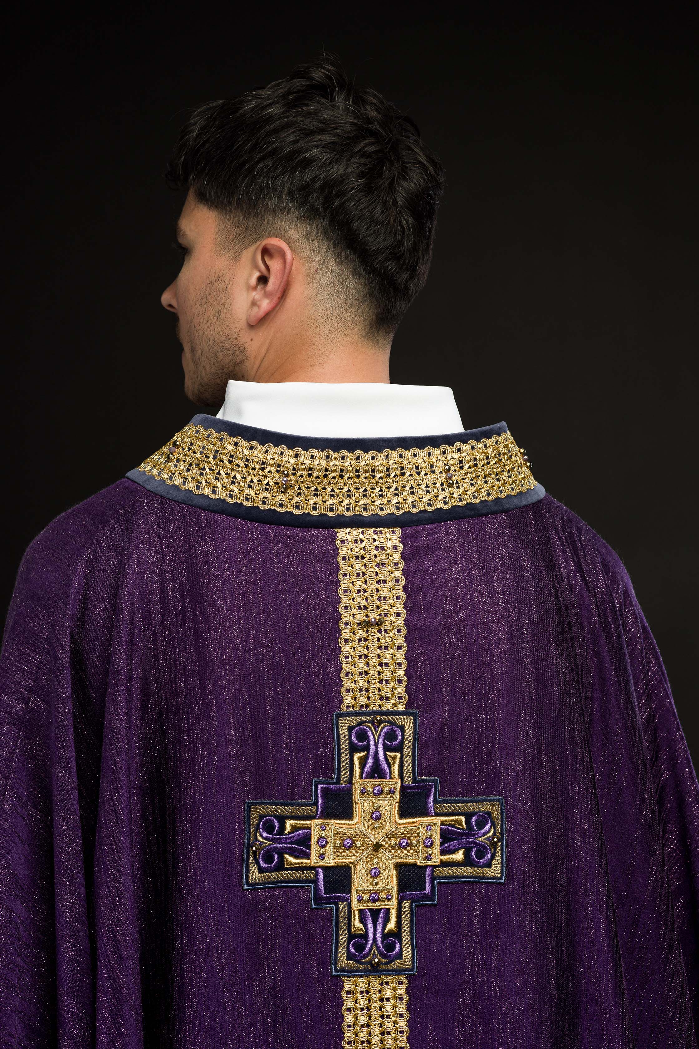 Chasuble faite à la main avec pierres naturelles Handmade 7015 Violet