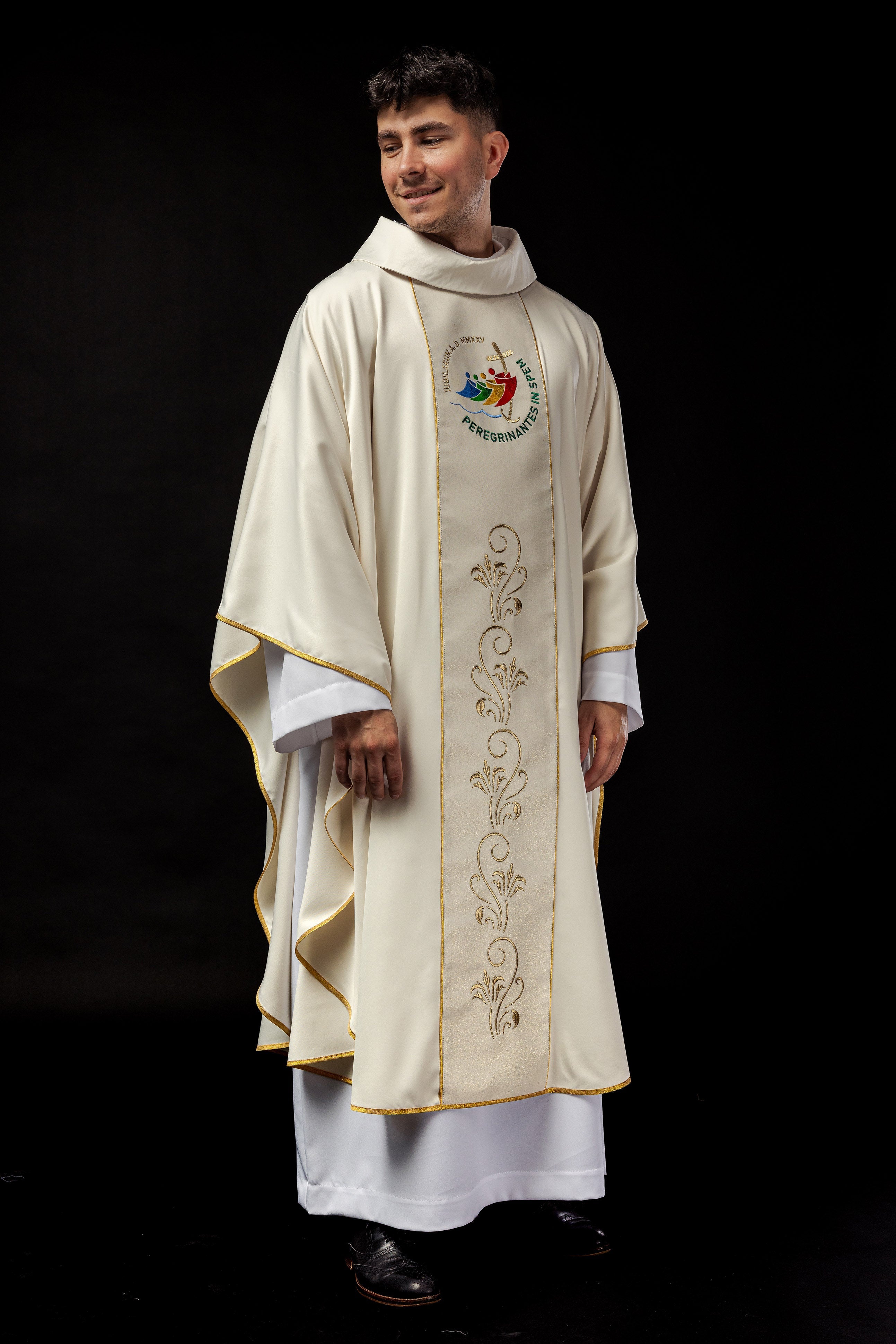 Chasuble avec ceinture brodée avec logo du jubilé écru JUBILEE ROME 2025