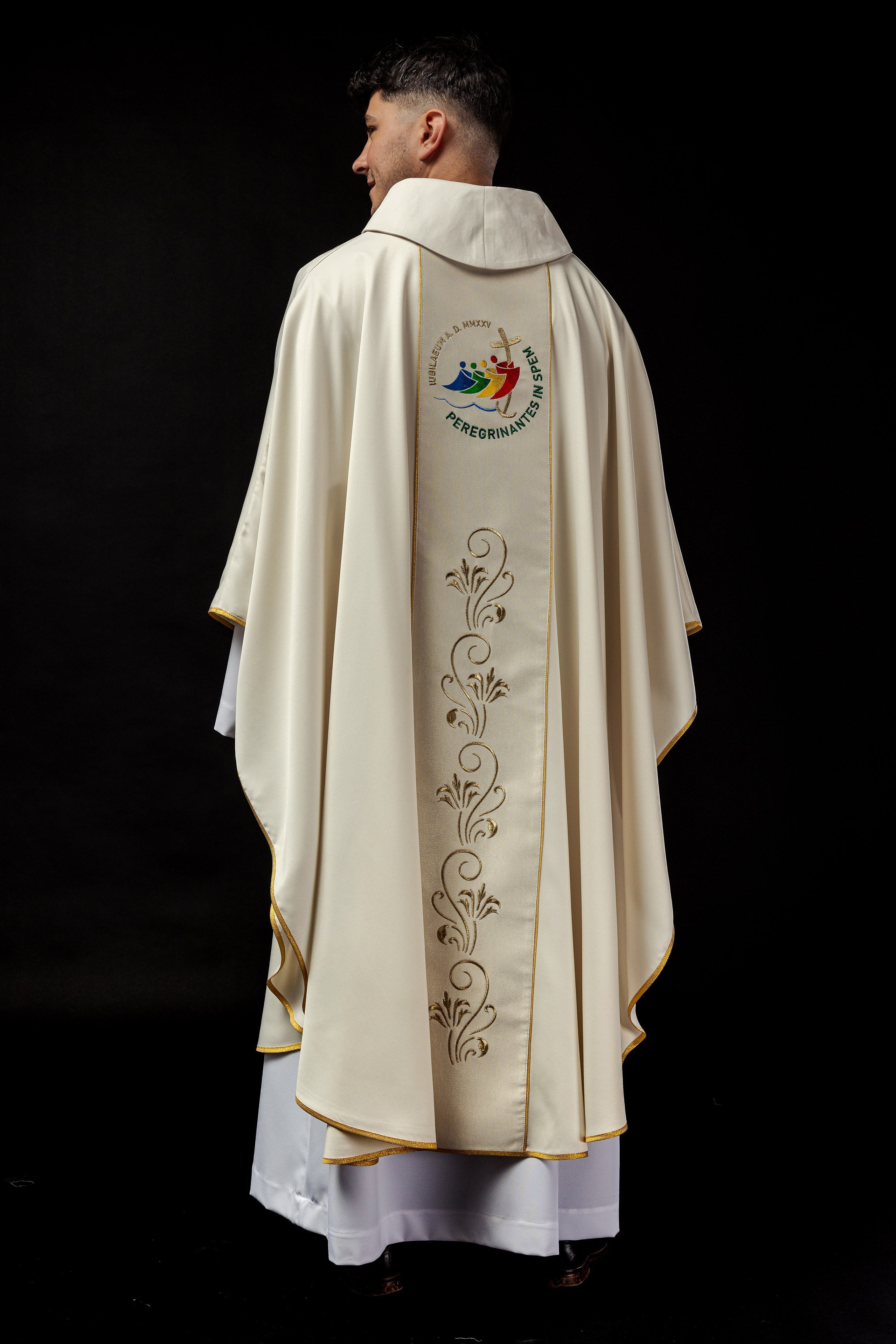 Chasuble avec ceinture brodée avec logo du jubilé écru JUBILEE ROME 2025