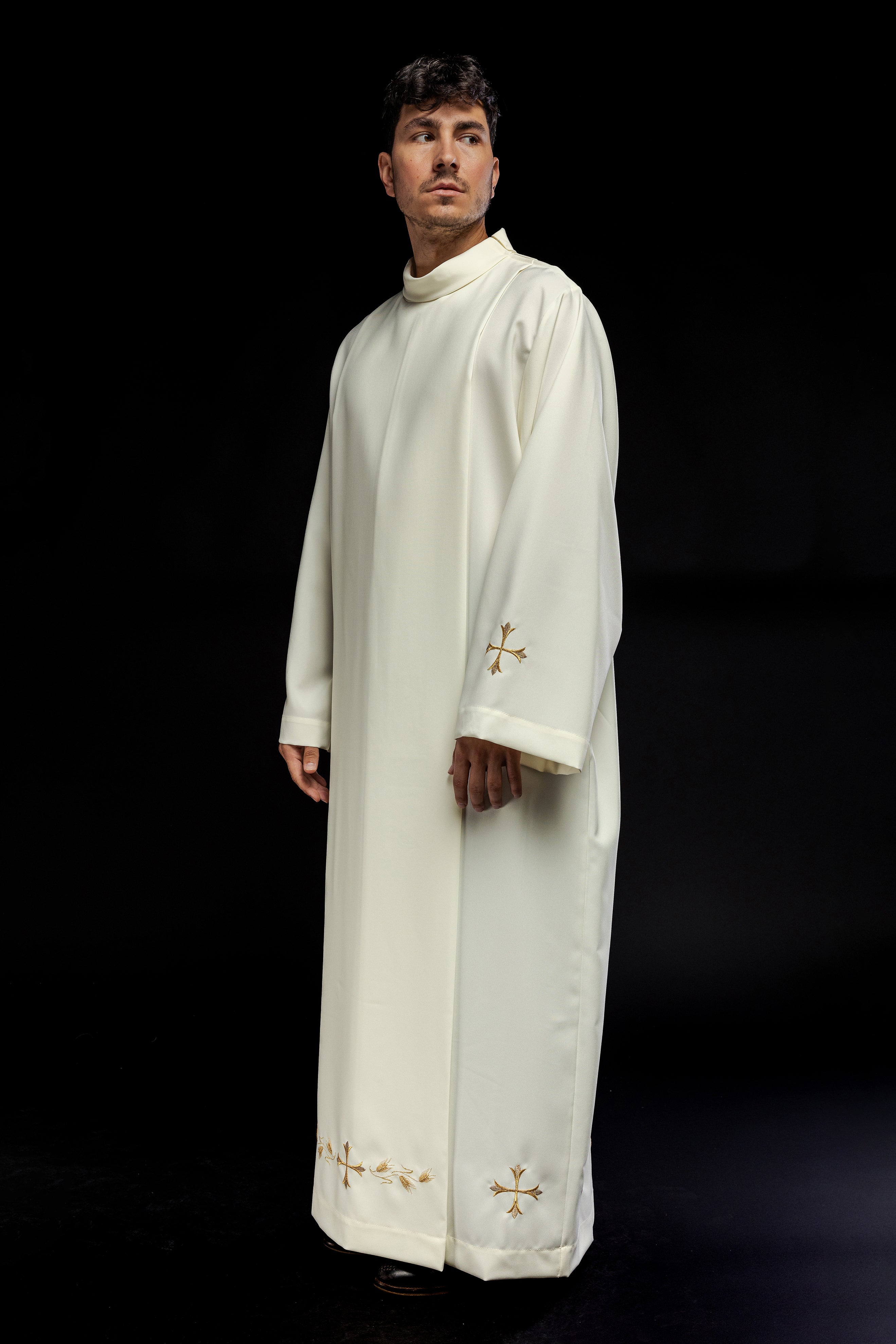 Robe de prêtre unie à col roulé