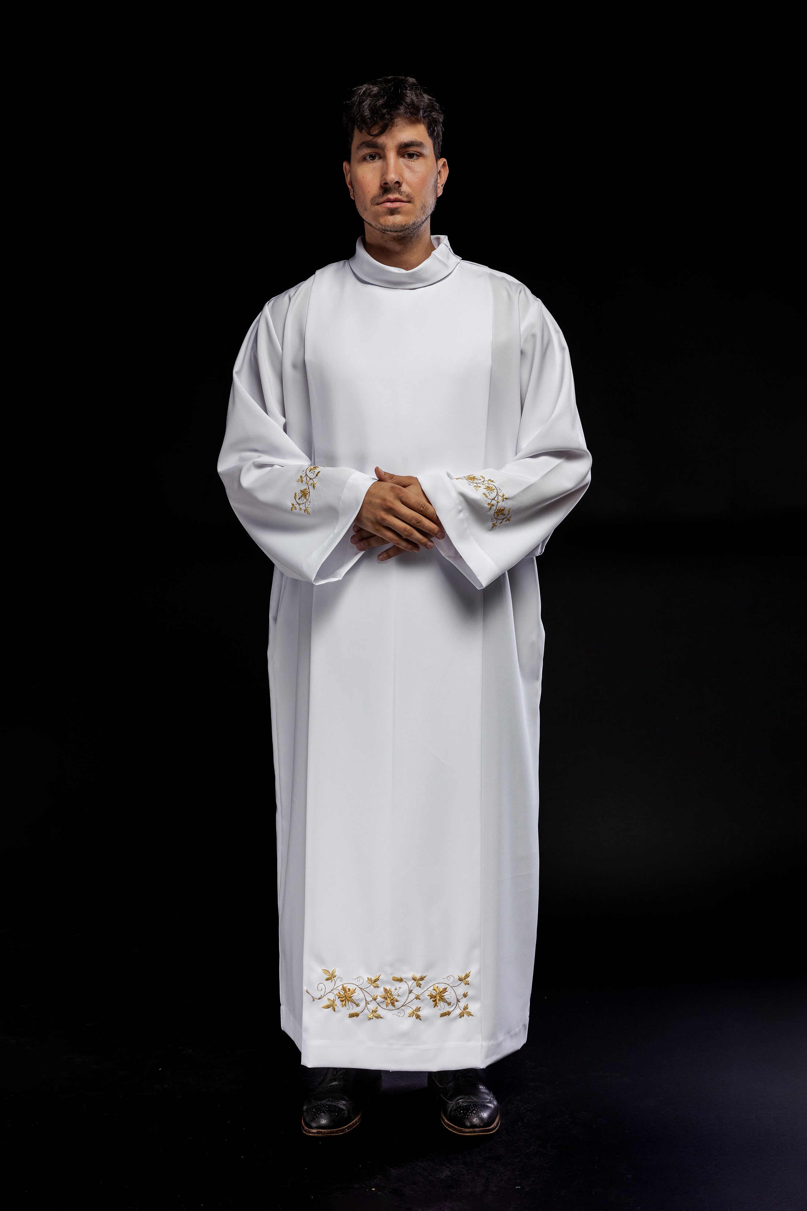 Robe de prêtre brodée avec col roulé Blanc