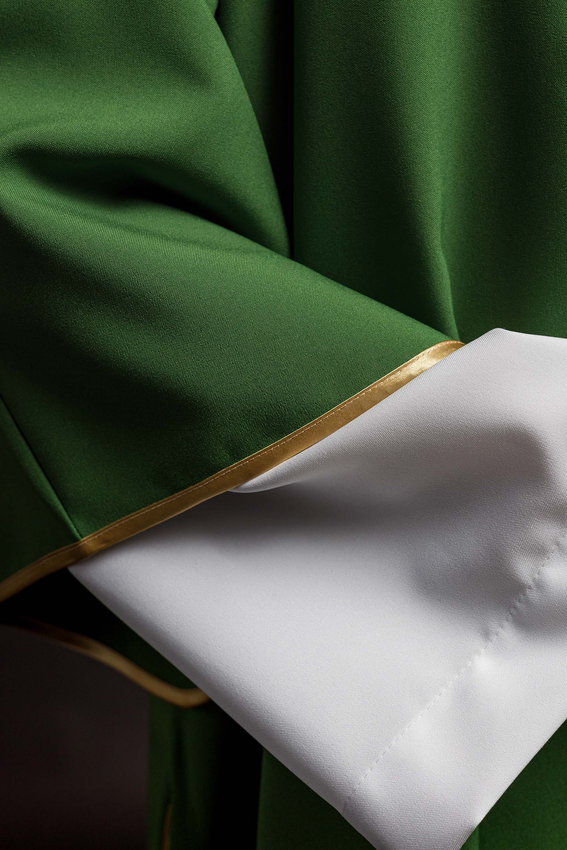 Dalmatien vert avec IHS brodé d'or