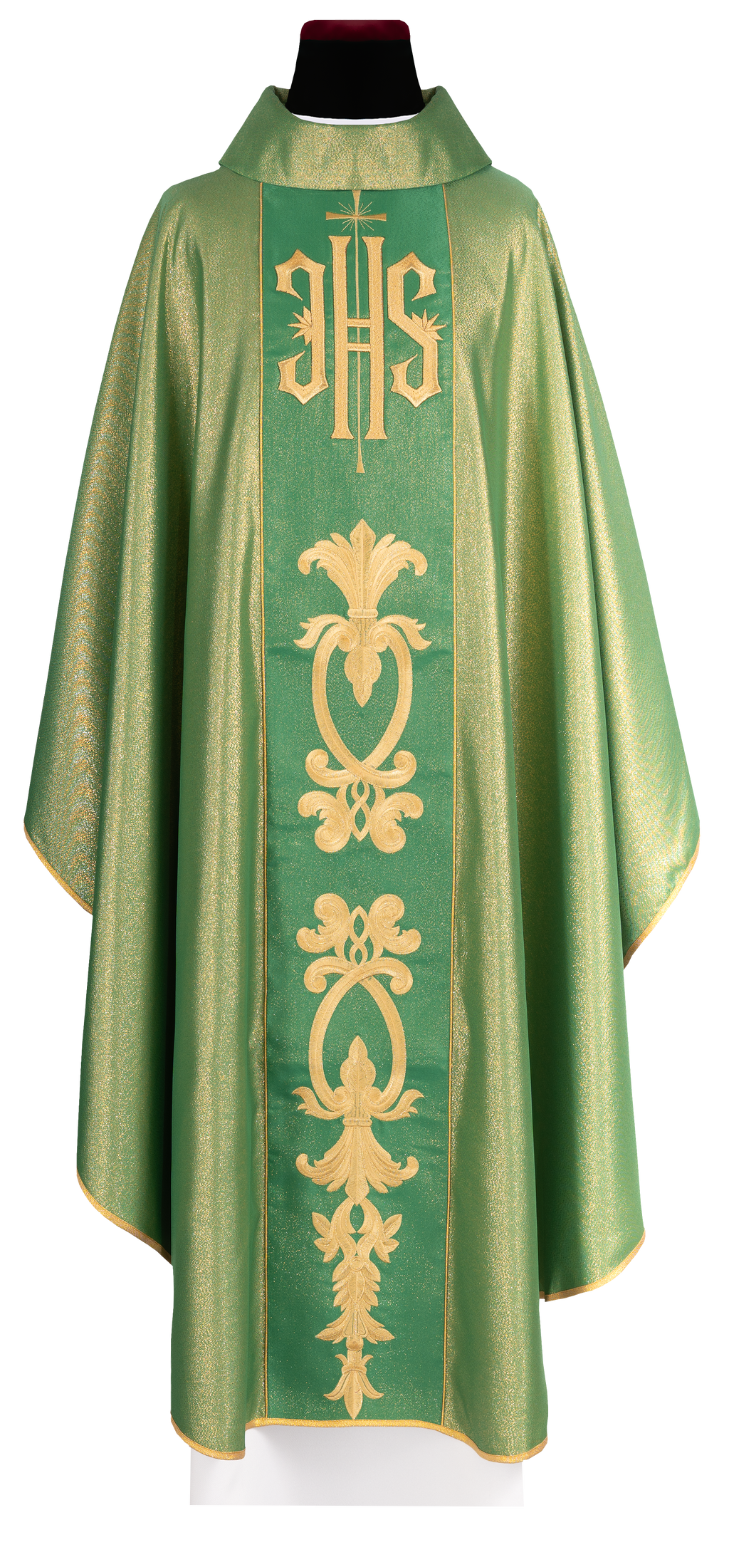 Chasuble vert richement décoré avec un motif doré et une large bande brodée IHS