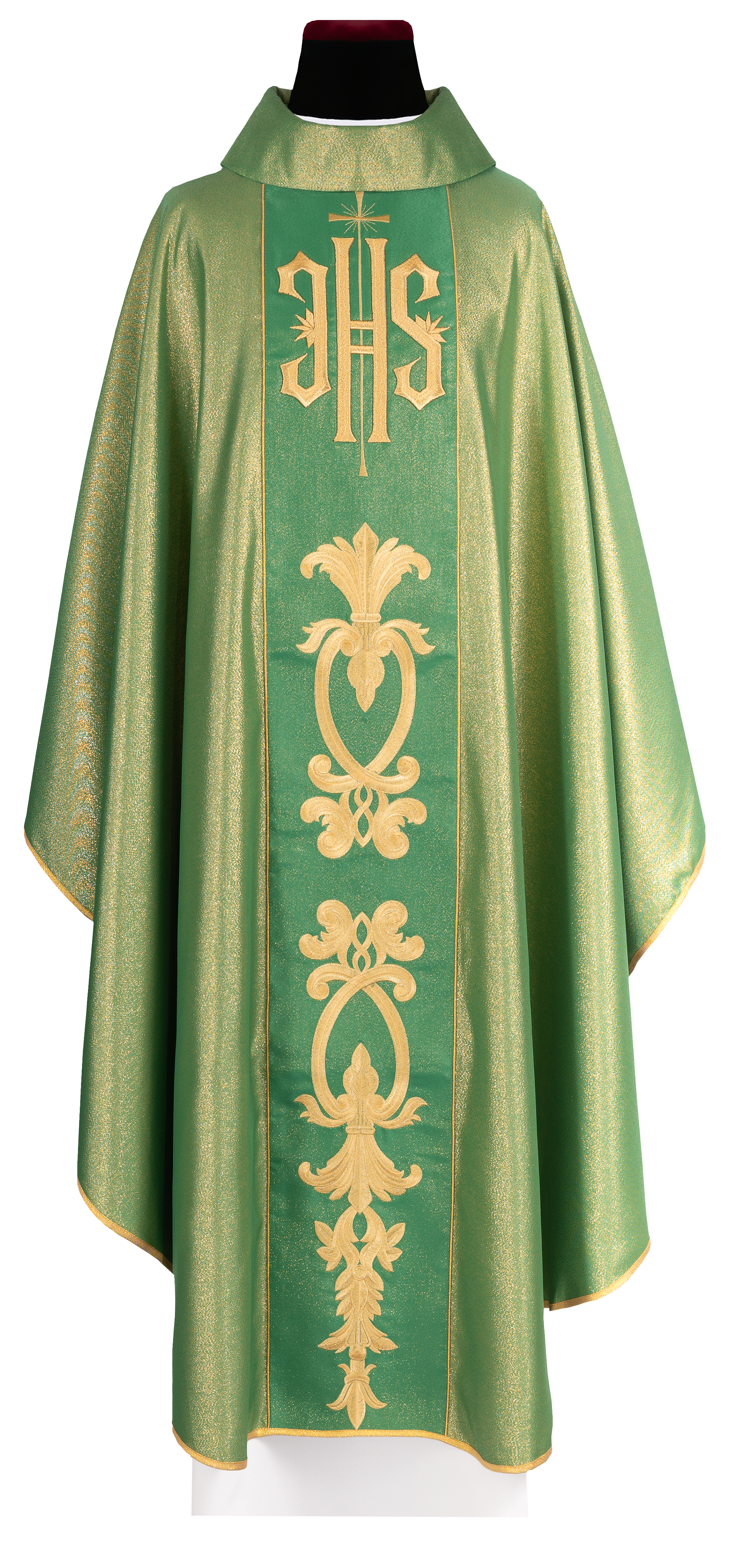 Chasuble vert richement décoré avec un motif doré et une large bande brodée IHS