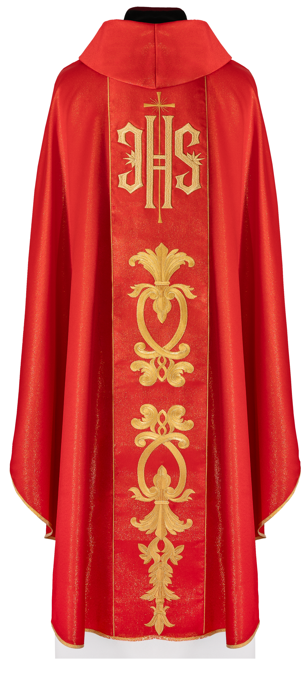 Chasuble rouge richement décorée avec motif doré et large bande brodée IHS