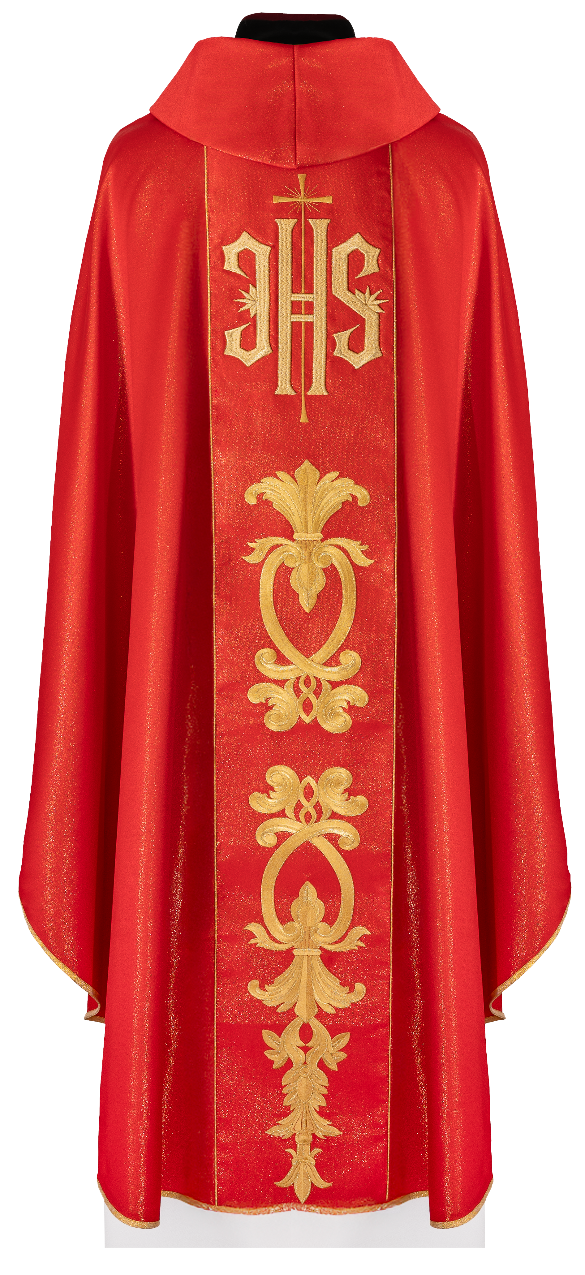 Chasuble rouge richement décorée avec motif doré et large bande brodée IHS