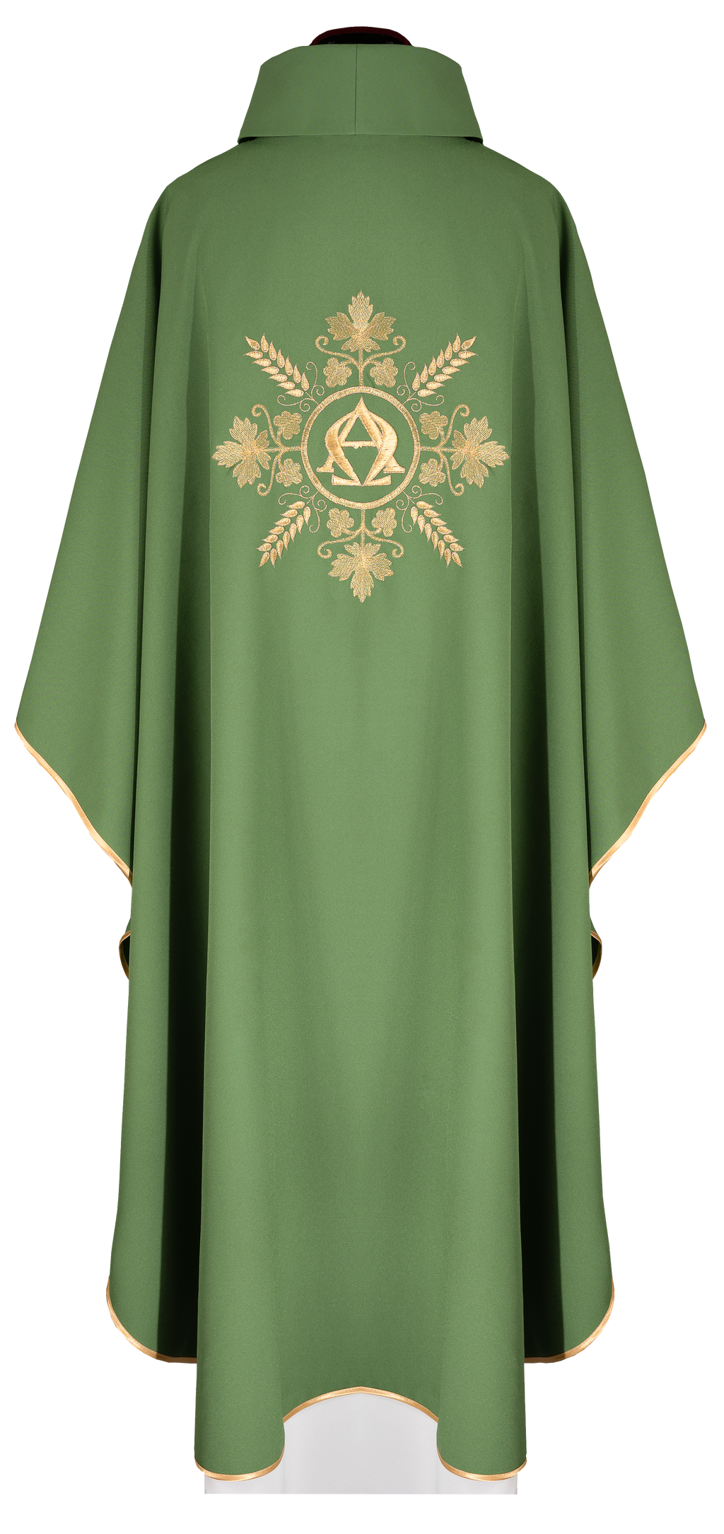 Chasuble vert brodé avec les symboles Alpha et Omega et des épis de blé